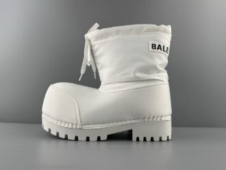 Balenciaga Alaska FW24 SKIWEAR Collection — Fleece-Lined Short Boots. Warm, versatile, and comfortable winter design from the Balenciaga SKIWEAR line.