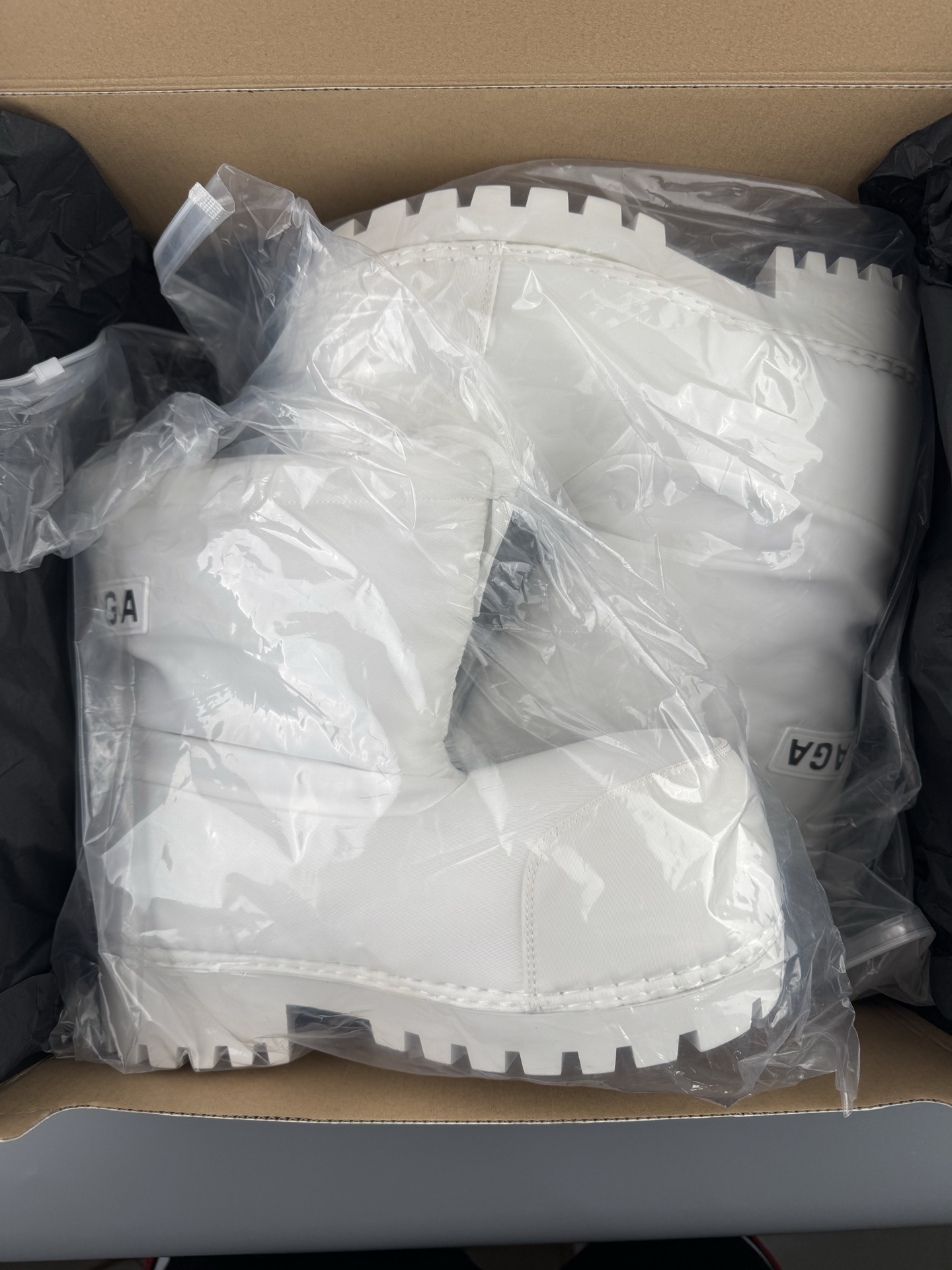 Balenciaga Alaska FW24 SKIWEAR Collection β Fleece-Lined Short Boots. Warm, versatile, and comfortable winter design from the Balenciaga SKIWEAR line. - Image 12