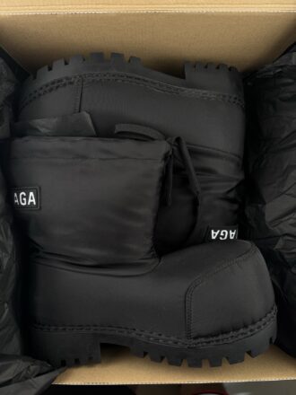 Balenciaga Alaska FW24 SKIWEAR Collection — Fleece-Lined Short Boots. Warm, versatile, and comfortable winter design from the Balenciaga SKIWEAR line.