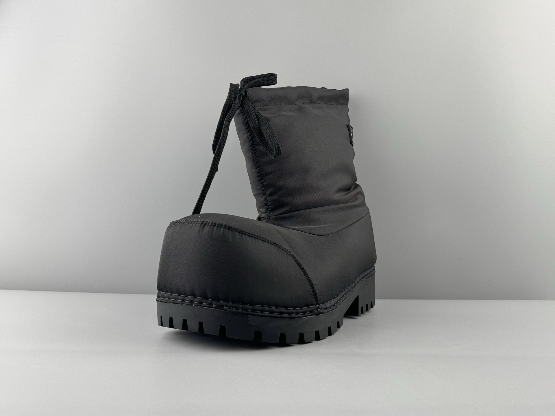 Balenciaga Alaska FW24 SKIWEAR Collection β Fleece-Lined Short Boots. Warm, versatile, and comfortable winter design from the Balenciaga SKIWEAR line. - Image 4