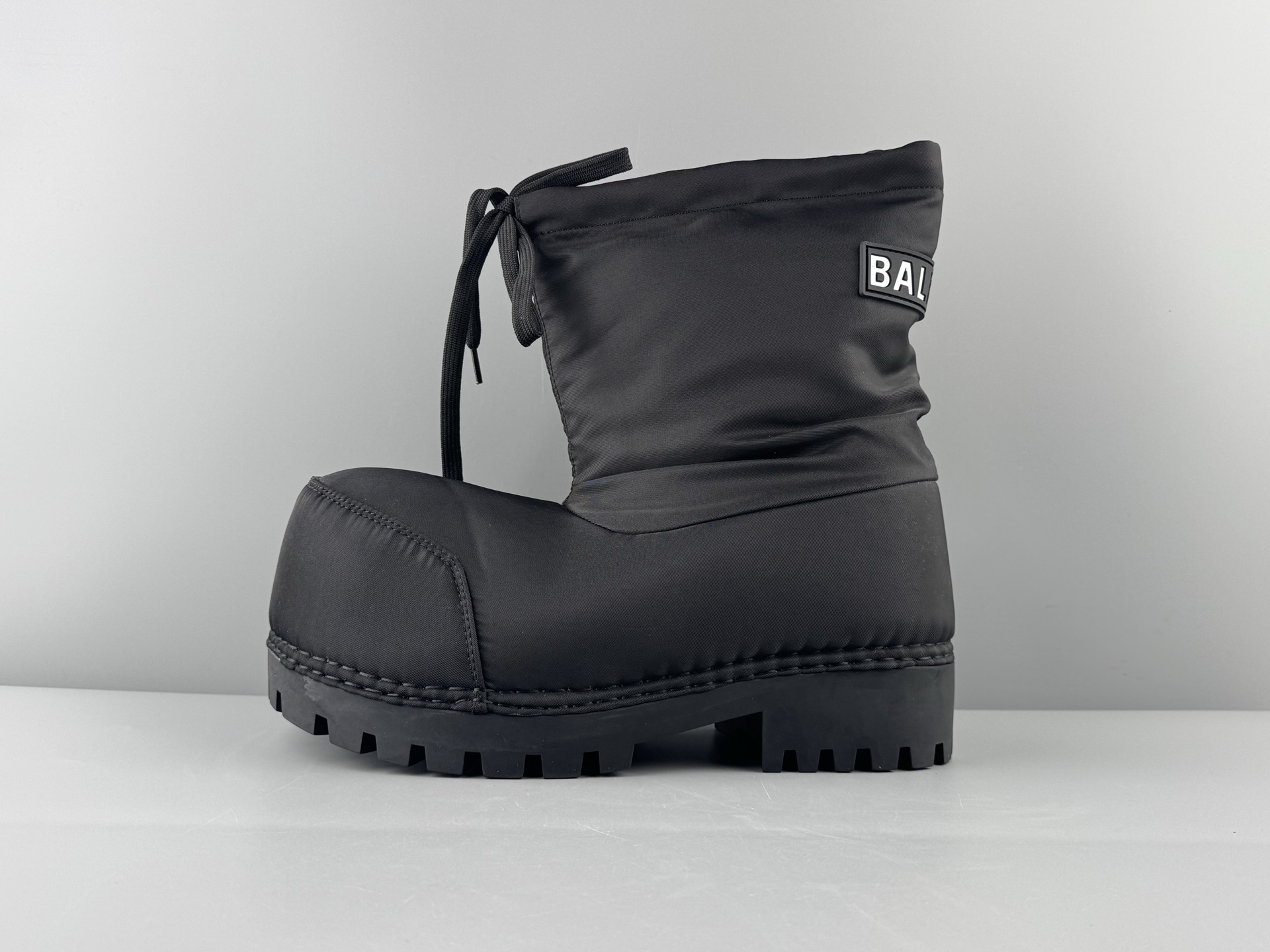 Balenciaga Alaska FW24 SKIWEAR Collection β Fleece-Lined Short Boots. Warm, versatile, and comfortable winter design from the Balenciaga SKIWEAR line. - Image 6