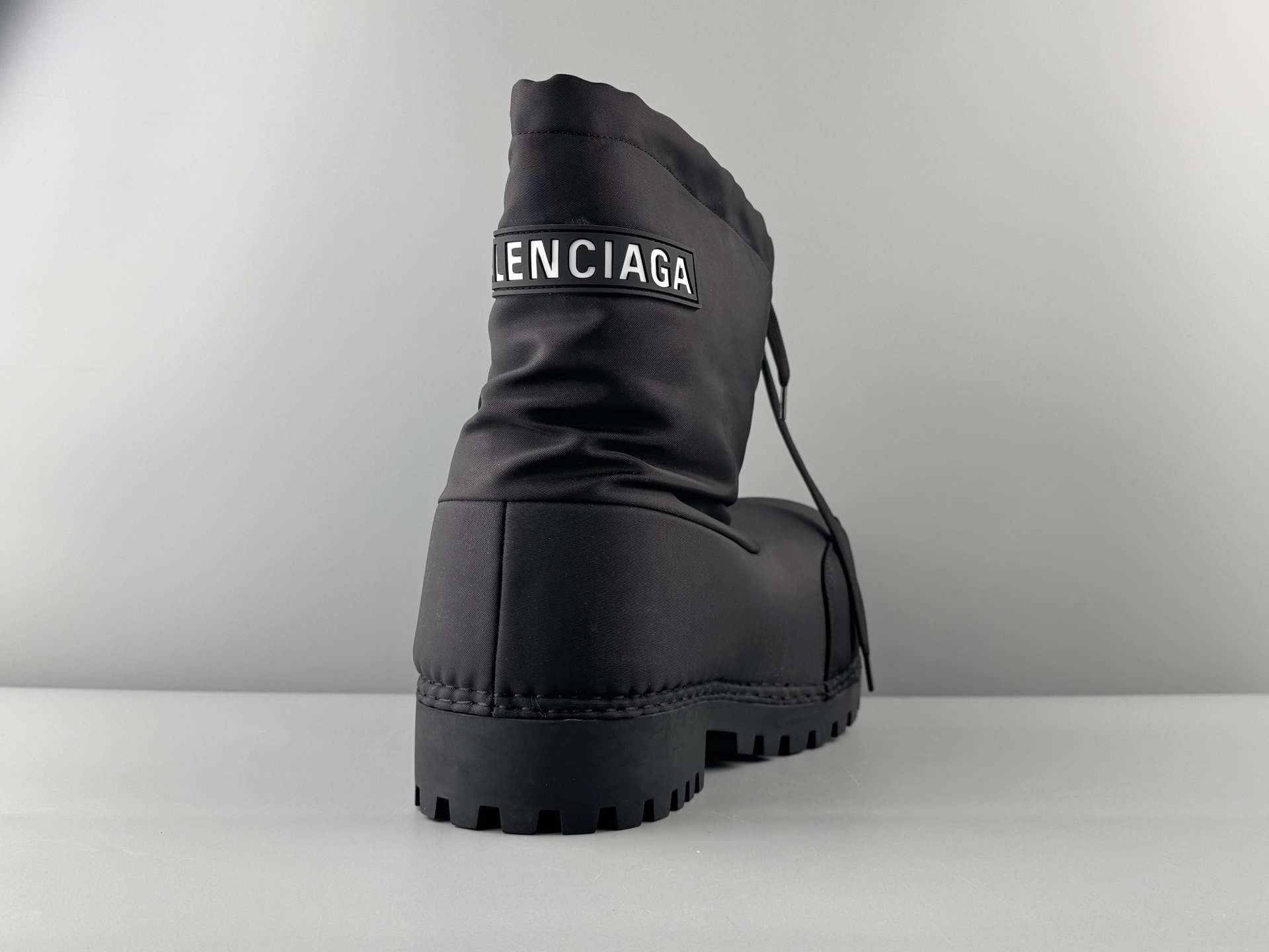 Balenciaga Alaska FW24 SKIWEAR Collection β Fleece-Lined Short Boots. Warm, versatile, and comfortable winter design from the Balenciaga SKIWEAR line. - Image 9