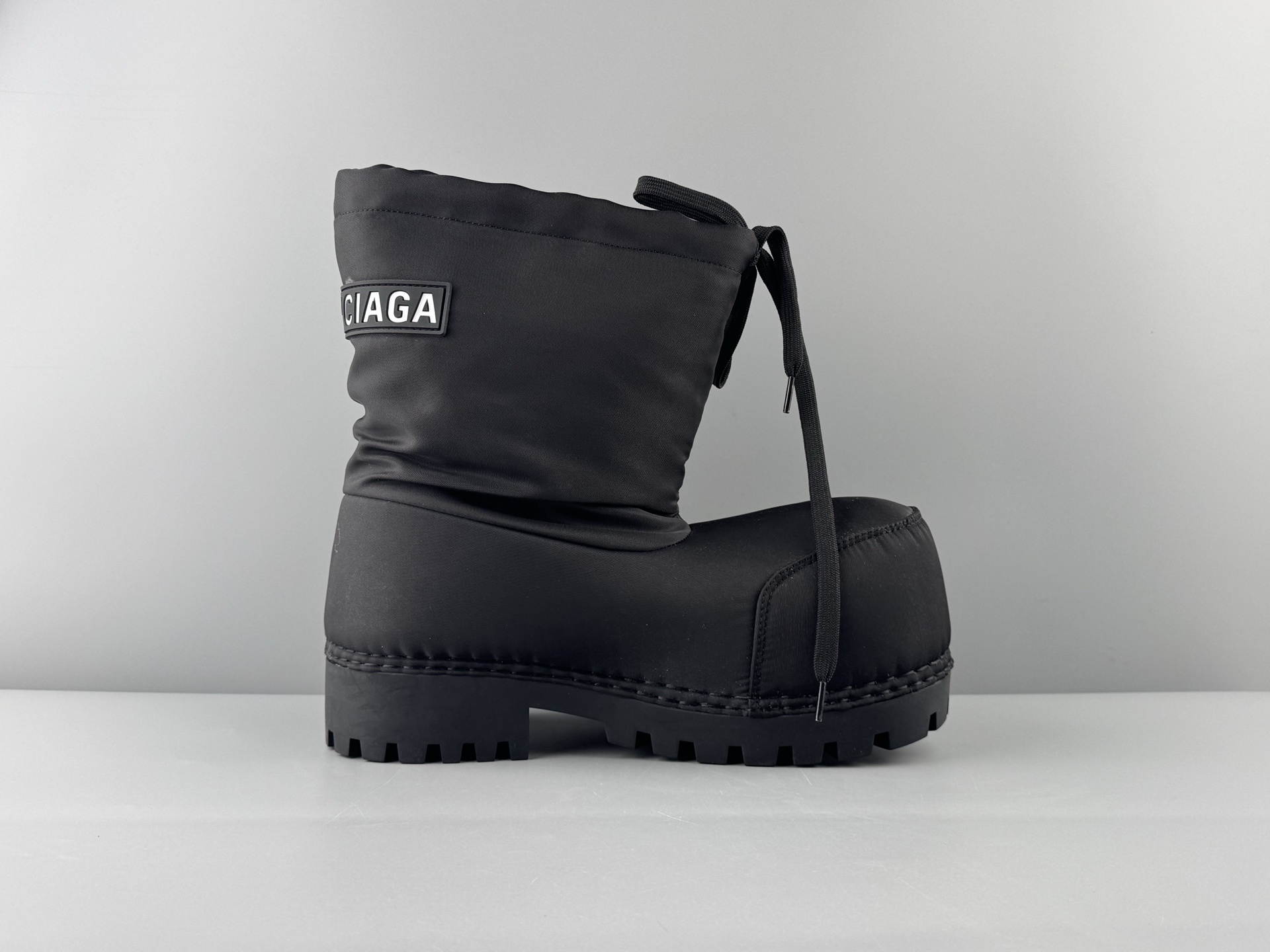 Balenciaga Alaska FW24 SKIWEAR Collection β Fleece-Lined Short Boots. Warm, versatile, and comfortable winter design from the Balenciaga SKIWEAR line. - Image 12
