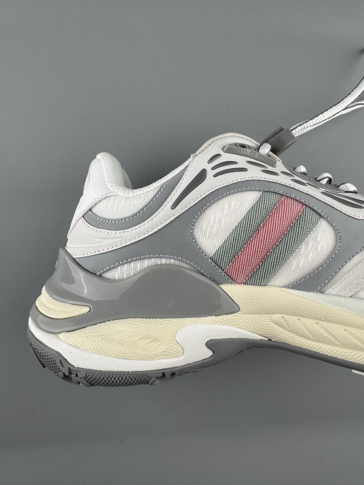 GUCCI Leather Round-Toe Drawstring Low-Top Casual Sneakers (Unisex) Developed using original factory data, with all materials sourced from the same suppliers as the authentic production line. - Image 4