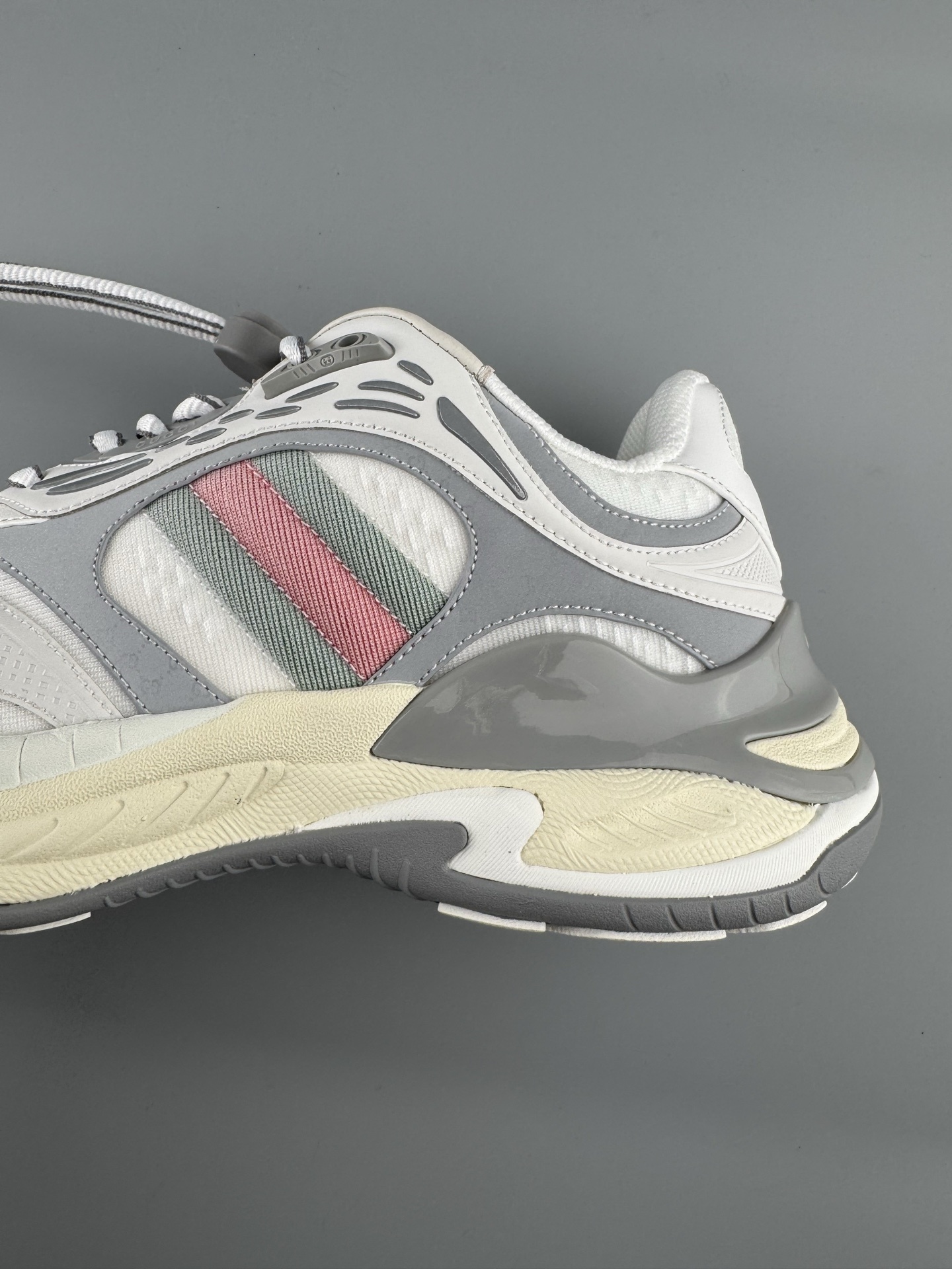 GUCCI Leather Round-Toe Drawstring Low-Top Casual Sneakers (Unisex) Developed using original factory data, with all materials sourced from the same suppliers as the authentic production line. - Image 9