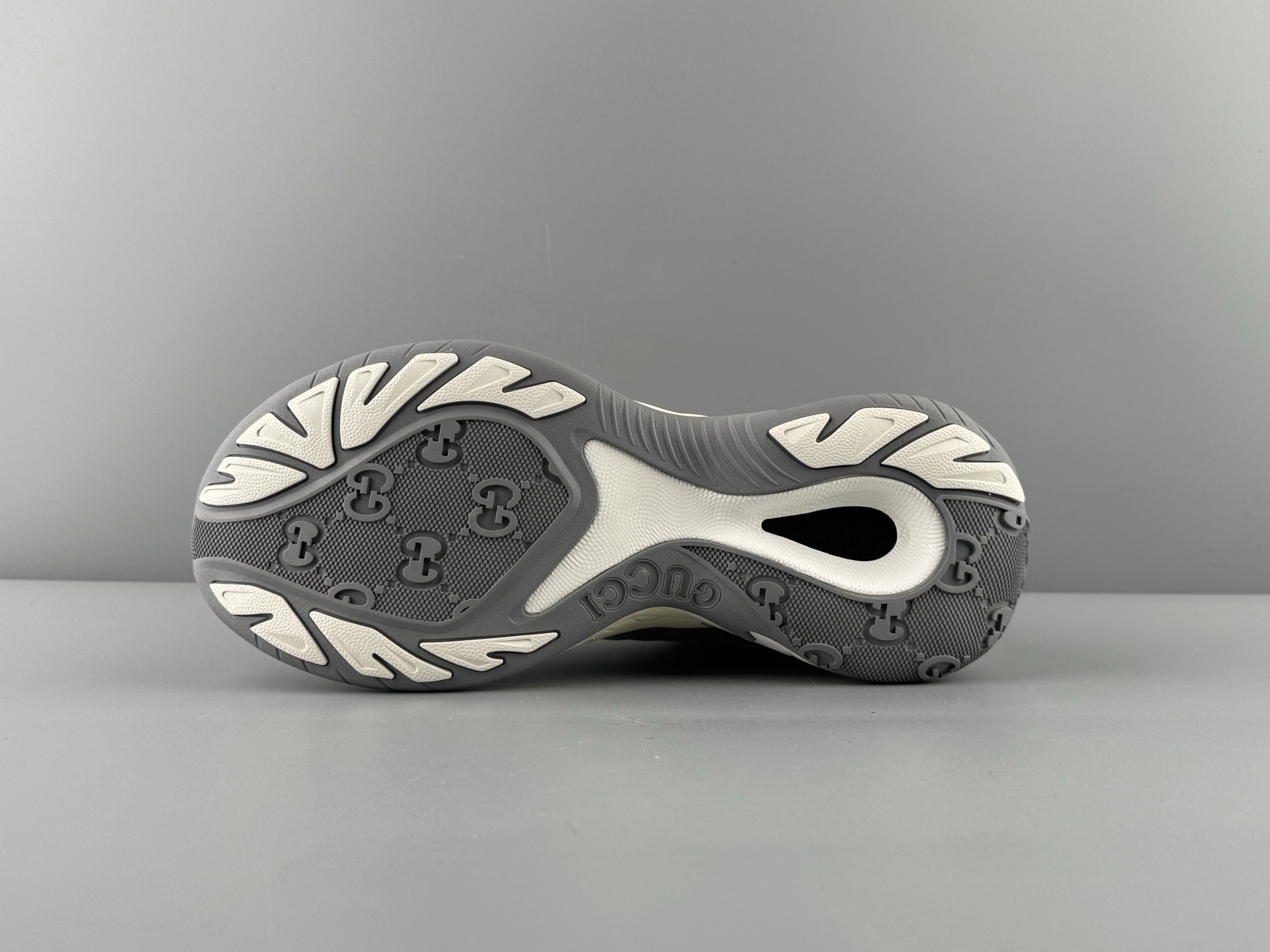 GUCCI Leather Round-Toe Drawstring Low-Top Casual Sneakers (Unisex) Developed using original factory data, with all materials sourced from the same suppliers as the authentic production line. - Image 12