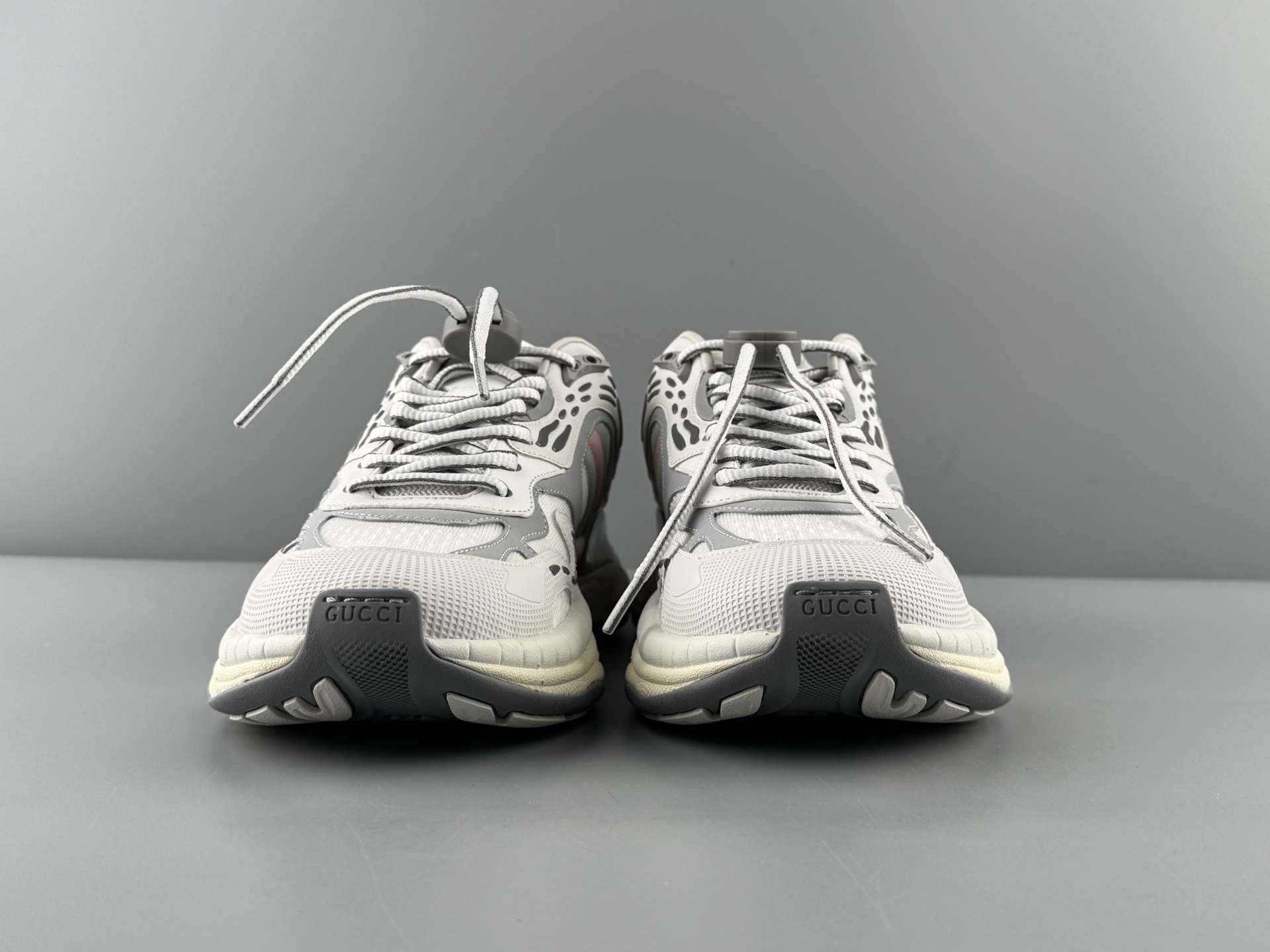 GUCCI Leather Round-Toe Drawstring Low-Top Casual Sneakers (Unisex) Developed using original factory data, with all materials sourced from the same suppliers as the authentic production line. - Image 13