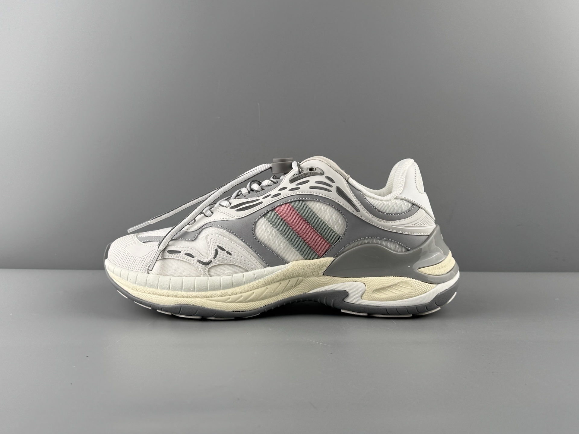 GUCCI Leather Round-Toe Drawstring Low-Top Casual Sneakers (Unisex) Developed using original factory data, with all materials sourced from the same suppliers as the authentic production line. - Image 16