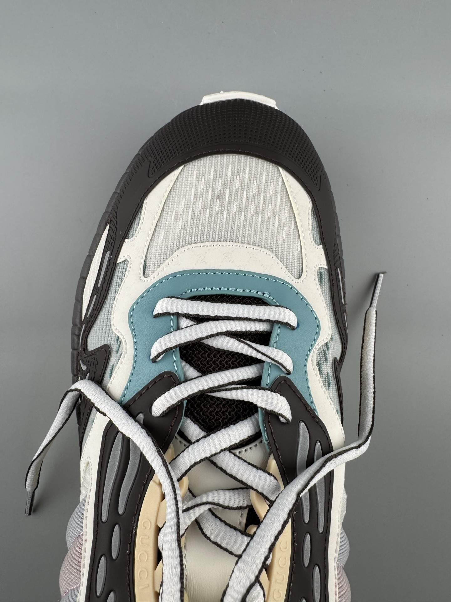 GUCCI Leather Round-Toe Drawstring Low-Top Casual Sneakers (Unisex) Developed using original factory specifications, with all materials sourced from the same suppliers as the authentic manufacturing line for guaranteed premium quality. - Image 2