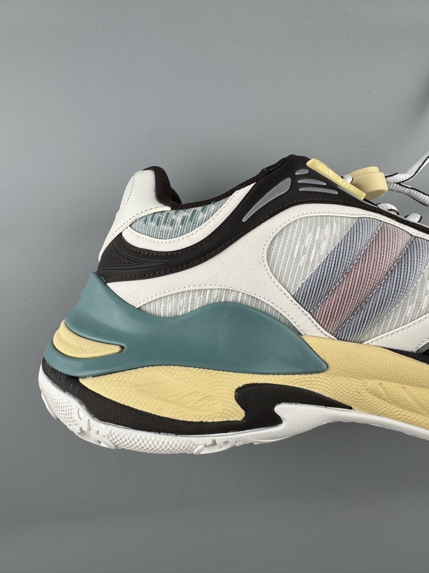 GUCCI Leather Round-Toe Drawstring Low-Top Casual Sneakers (Unisex) Developed using original factory specifications, with all materials sourced from the same suppliers as the authentic manufacturing line for guaranteed premium quality. - Image 3