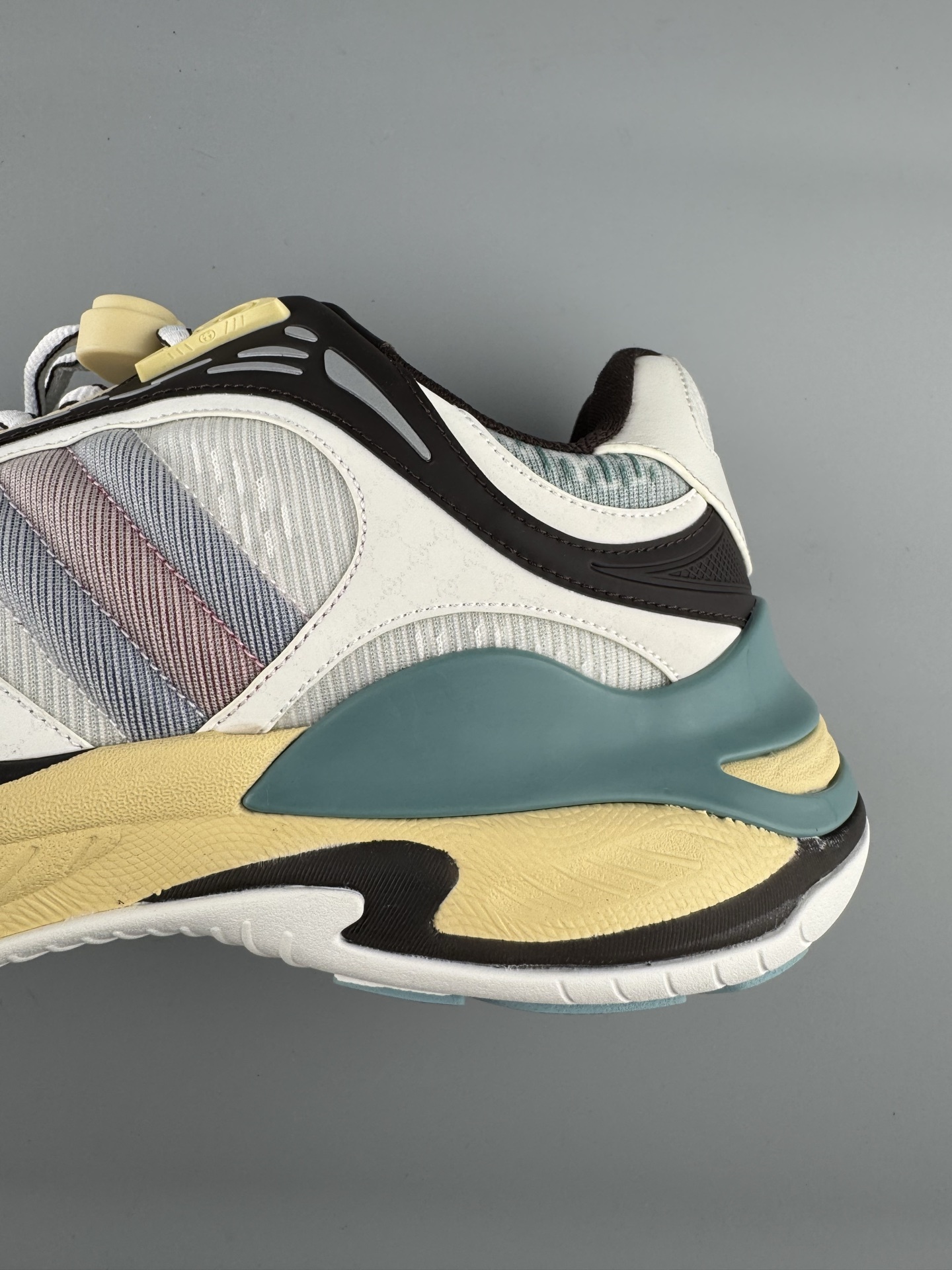 GUCCI Leather Round-Toe Drawstring Low-Top Casual Sneakers (Unisex) Developed using original factory specifications, with all materials sourced from the same suppliers as the authentic manufacturing line for guaranteed premium quality. - Image 9
