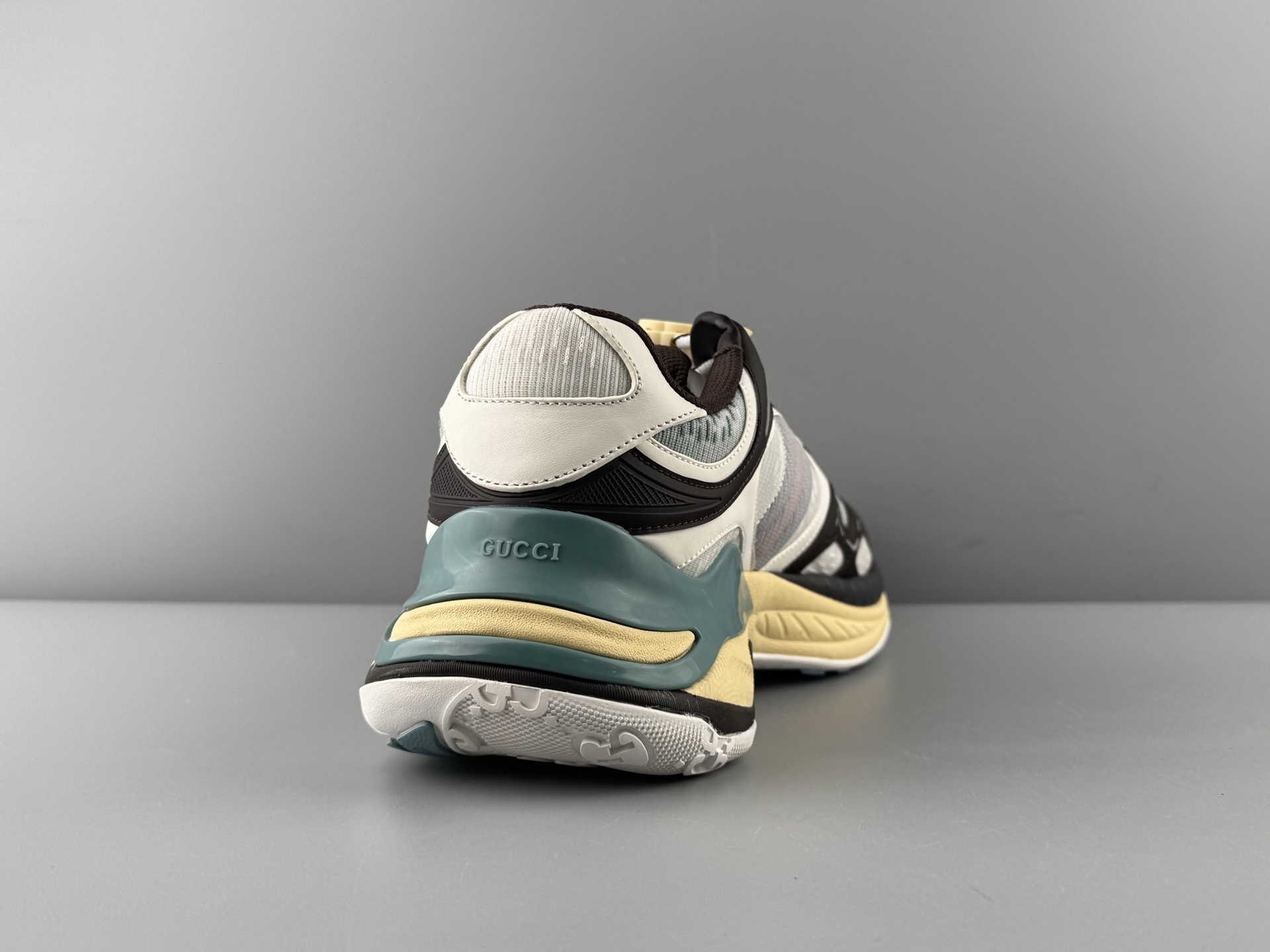 GUCCI Leather Round-Toe Drawstring Low-Top Casual Sneakers (Unisex) Developed using original factory specifications, with all materials sourced from the same suppliers as the authentic manufacturing line for guaranteed premium quality. - Image 10