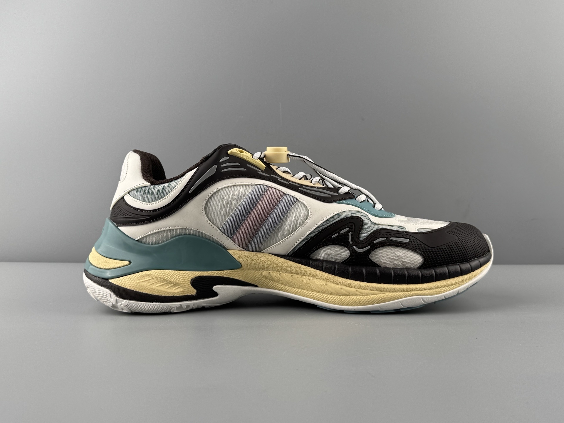 GUCCI Leather Round-Toe Drawstring Low-Top Casual Sneakers (Unisex) Developed using original factory specifications, with all materials sourced from the same suppliers as the authentic manufacturing line for guaranteed premium quality. - Image 11