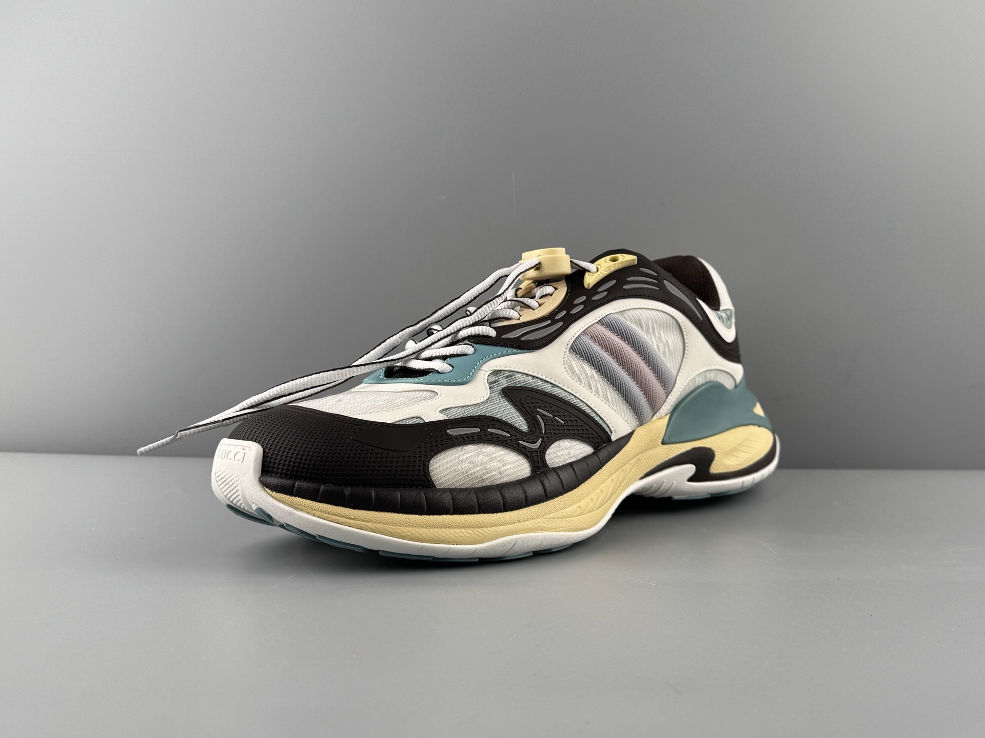 GUCCI Leather Round-Toe Drawstring Low-Top Casual Sneakers (Unisex) Developed using original factory specifications, with all materials sourced from the same suppliers as the authentic manufacturing line for guaranteed premium quality. - Image 16