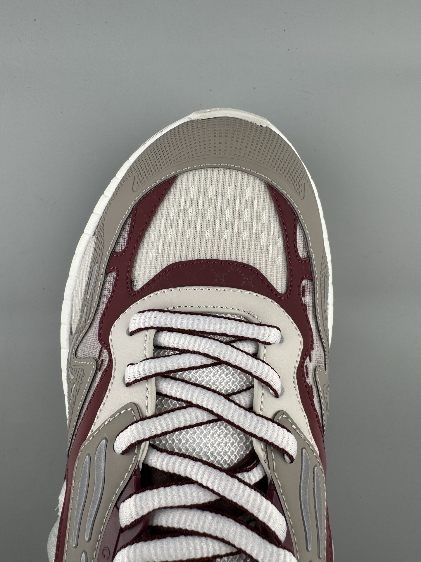 GUCCI Leather Round-Toe Drawstring Low-Top Casual Sneakers (Unisex) Developed using original factory specifications, with all materials sourced from the same suppliers as the authentic manufacturing line for guaranteed premium quality. - Image 5