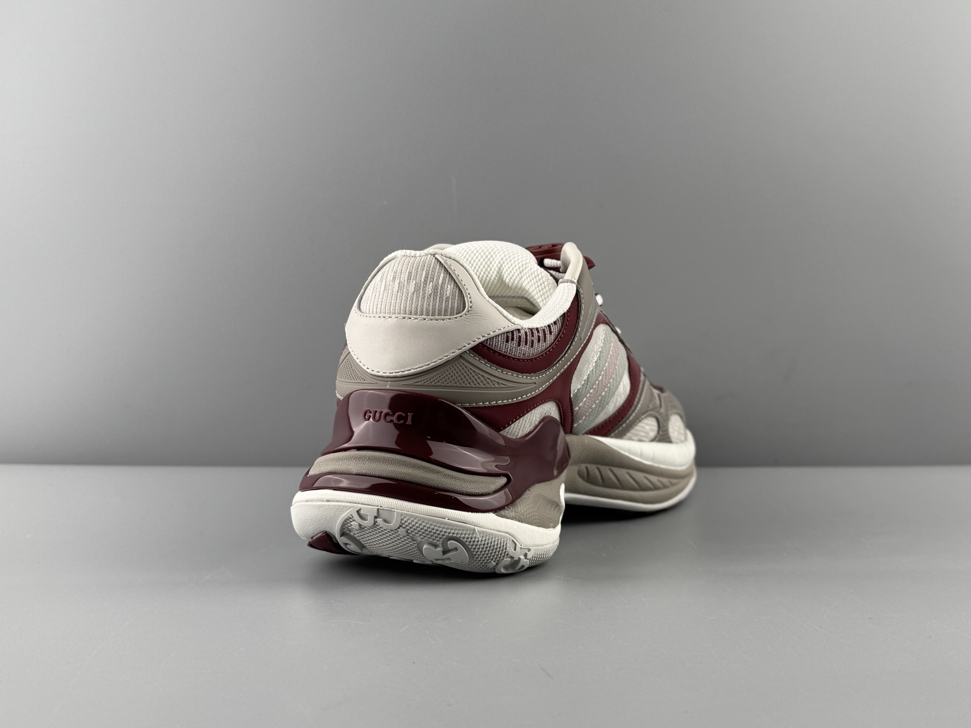 GUCCI Leather Round-Toe Drawstring Low-Top Casual Sneakers (Unisex) Developed using original factory specifications, with all materials sourced from the same suppliers as the authentic manufacturing line for guaranteed premium quality. - Image 10