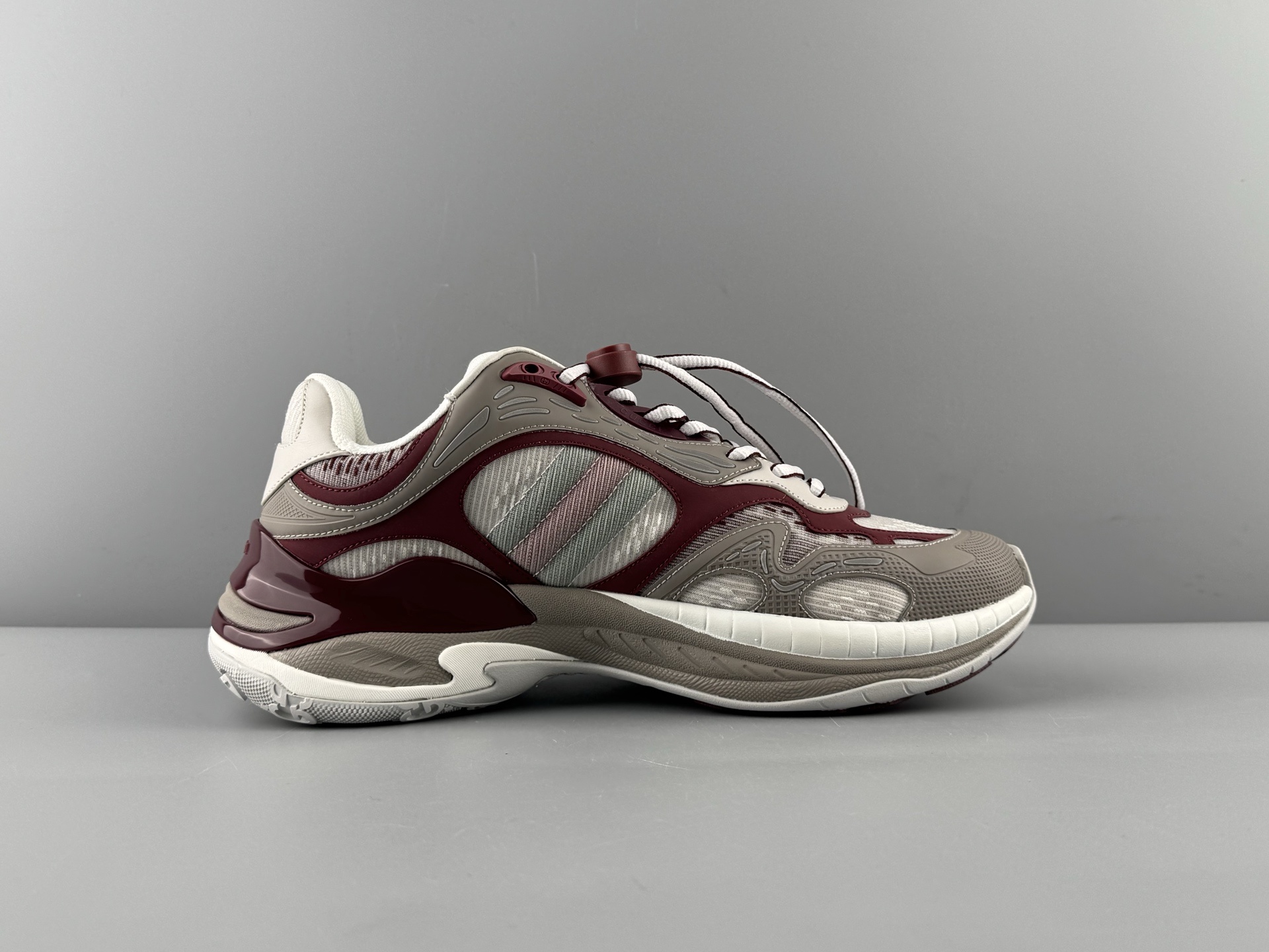 GUCCI Leather Round-Toe Drawstring Low-Top Casual Sneakers (Unisex) Developed using original factory specifications, with all materials sourced from the same suppliers as the authentic manufacturing line for guaranteed premium quality. - Image 13