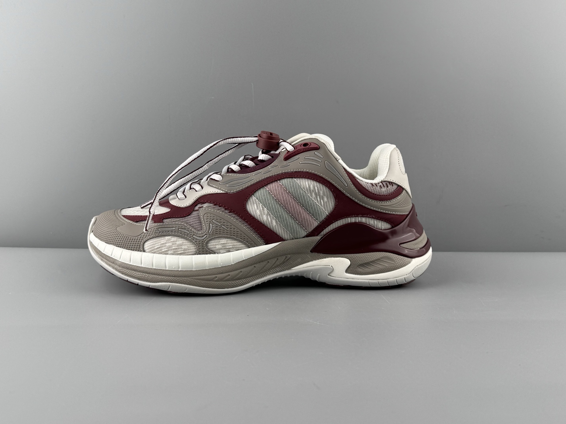 GUCCI Leather Round-Toe Drawstring Low-Top Casual Sneakers (Unisex) Developed using original factory specifications, with all materials sourced from the same suppliers as the authentic manufacturing line for guaranteed premium quality.