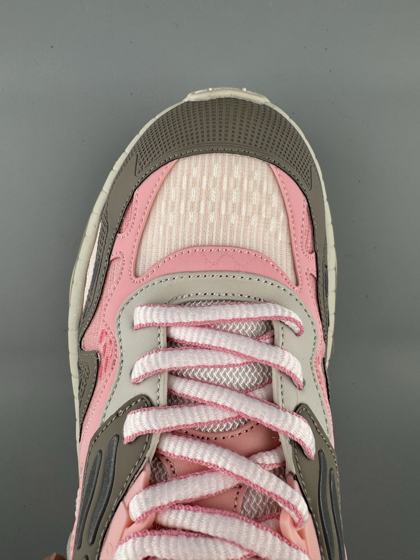 GUCCI Leather Round-Toe Drawstring Low-Top Casual Sneakers (Unisex) Developed using original factory specifications, with all materials sourced from the same suppliers as the authentic manufacturing line for guaranteed premium quality. - Image 6