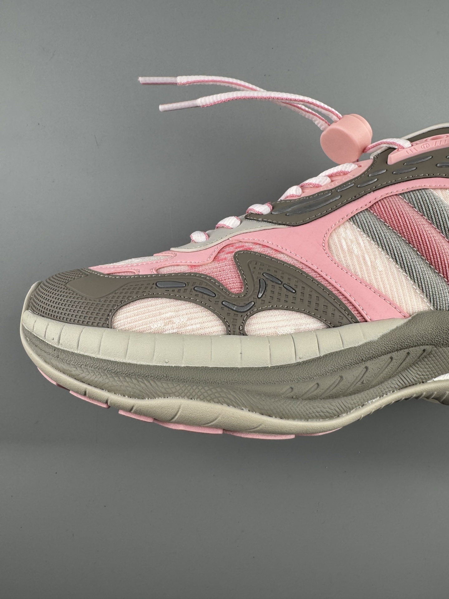 GUCCI Leather Round-Toe Drawstring Low-Top Casual Sneakers (Unisex) Developed using original factory specifications, with all materials sourced from the same suppliers as the authentic manufacturing line for guaranteed premium quality. - Image 7