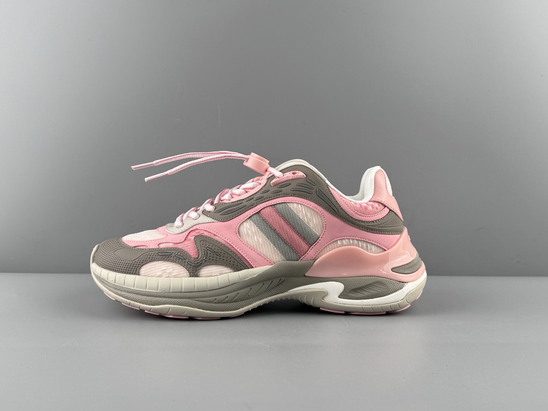 GUCCI Leather Round-Toe Drawstring Low-Top Casual Sneakers (Unisex) Developed using original factory specifications, with all materials sourced from the same suppliers as the authentic manufacturing line for guaranteed premium quality. - Image 12
