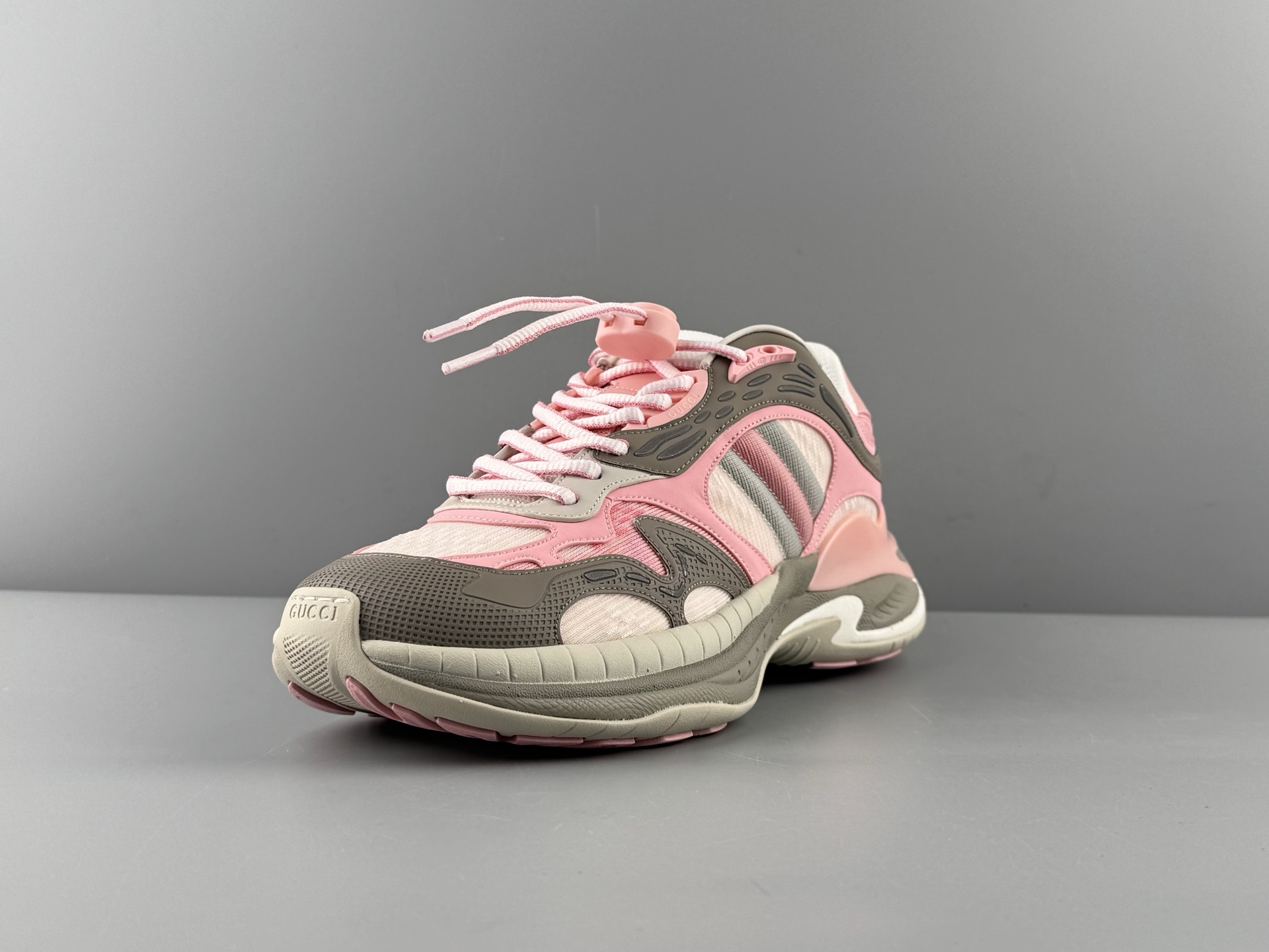 GUCCI Leather Round-Toe Drawstring Low-Top Casual Sneakers (Unisex) Developed using original factory specifications, with all materials sourced from the same suppliers as the authentic manufacturing line for guaranteed premium quality. - Image 14