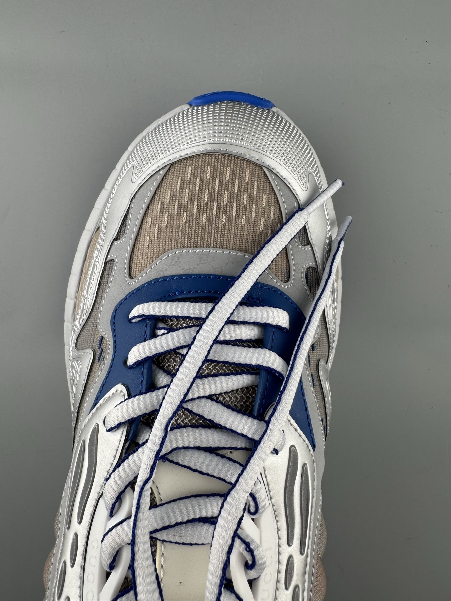 GUCCI Leather Round-Toe Drawstring Low-Top Casual Sneakers (Unisex) Developed using original factory specifications, with all materials sourced from the same suppliers as the authentic manufacturing line for guaranteed premium quality. - Image 4
