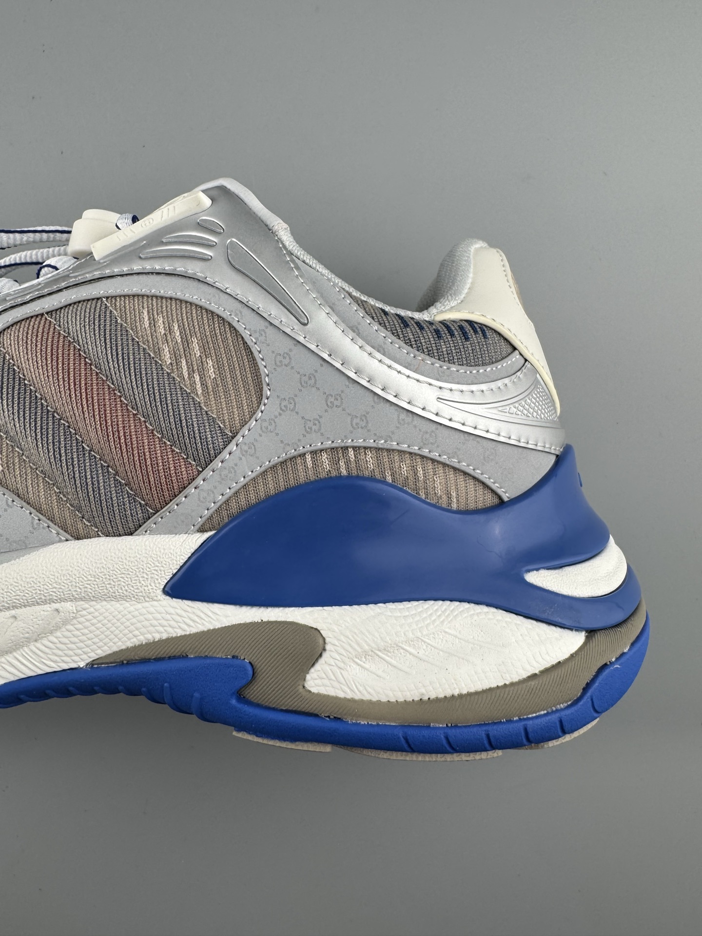 GUCCI Leather Round-Toe Drawstring Low-Top Casual Sneakers (Unisex) Developed using original factory specifications, with all materials sourced from the same suppliers as the authentic manufacturing line for guaranteed premium quality. - Image 8