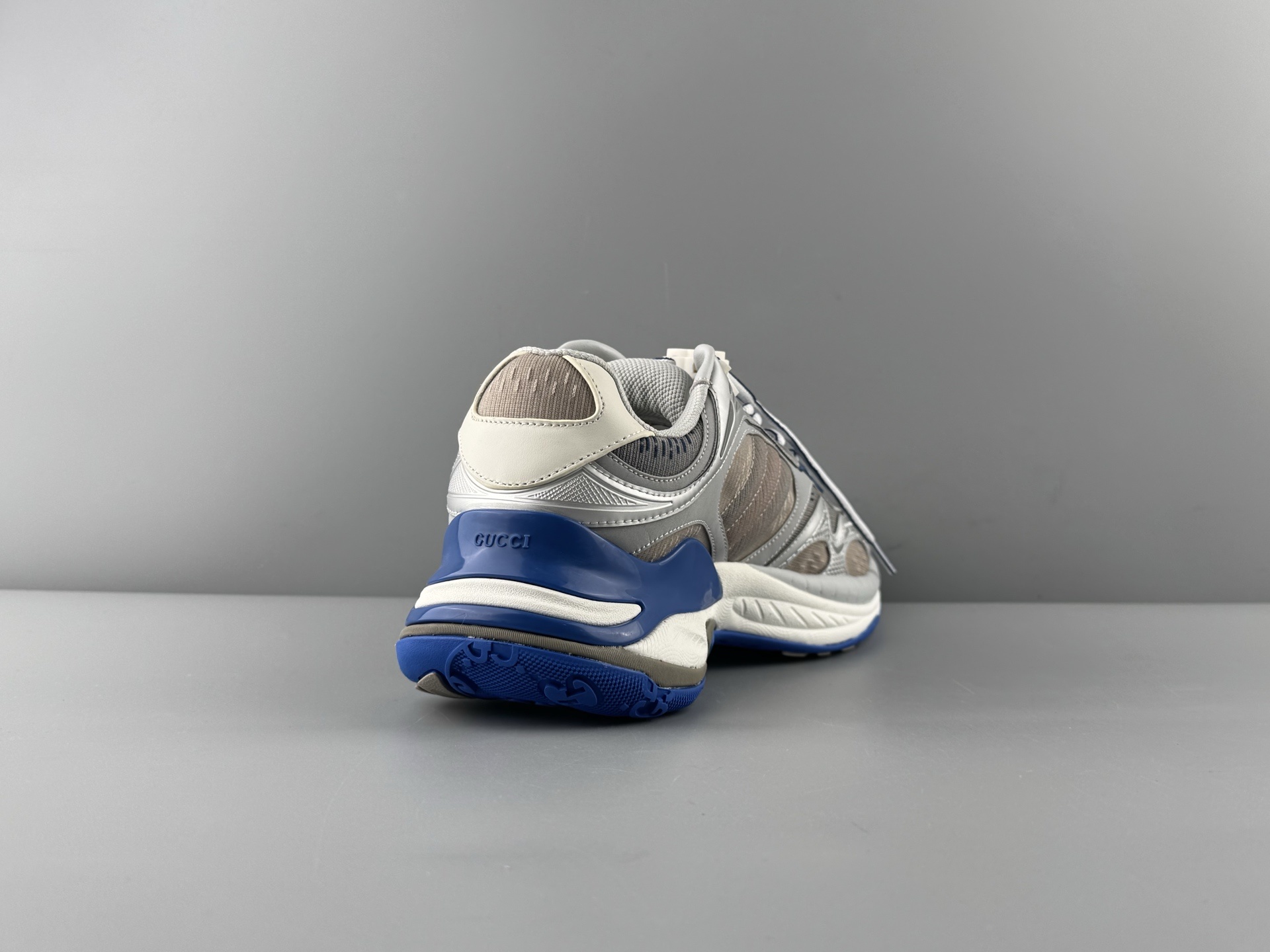 GUCCI Leather Round-Toe Drawstring Low-Top Casual Sneakers (Unisex) Developed using original factory specifications, with all materials sourced from the same suppliers as the authentic manufacturing line for guaranteed premium quality. - Image 10