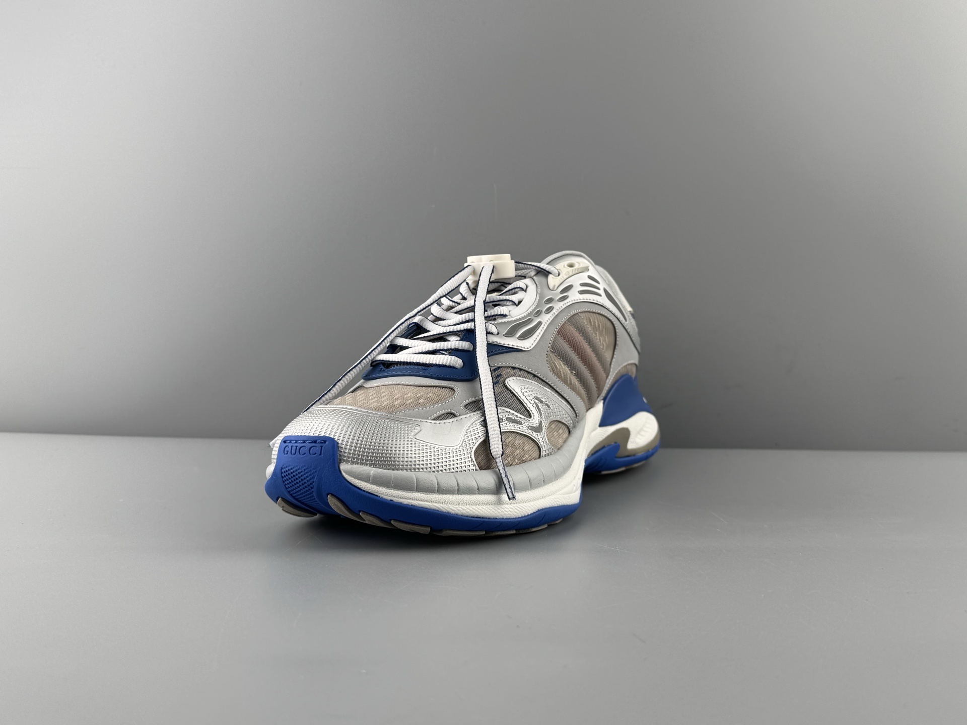 GUCCI Leather Round-Toe Drawstring Low-Top Casual Sneakers (Unisex) Developed using original factory specifications, with all materials sourced from the same suppliers as the authentic manufacturing line for guaranteed premium quality. - Image 11
