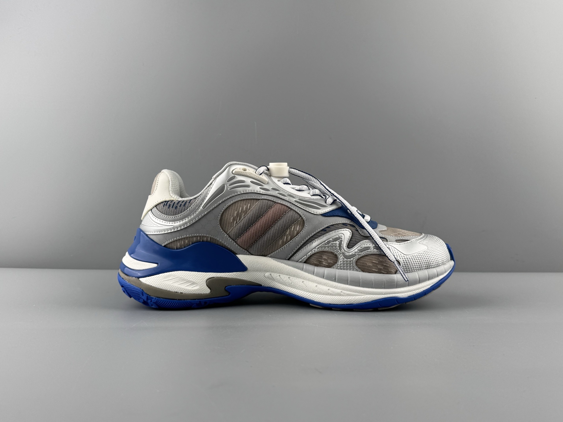 GUCCI Leather Round-Toe Drawstring Low-Top Casual Sneakers (Unisex) Developed using original factory specifications, with all materials sourced from the same suppliers as the authentic manufacturing line for guaranteed premium quality. - Image 12