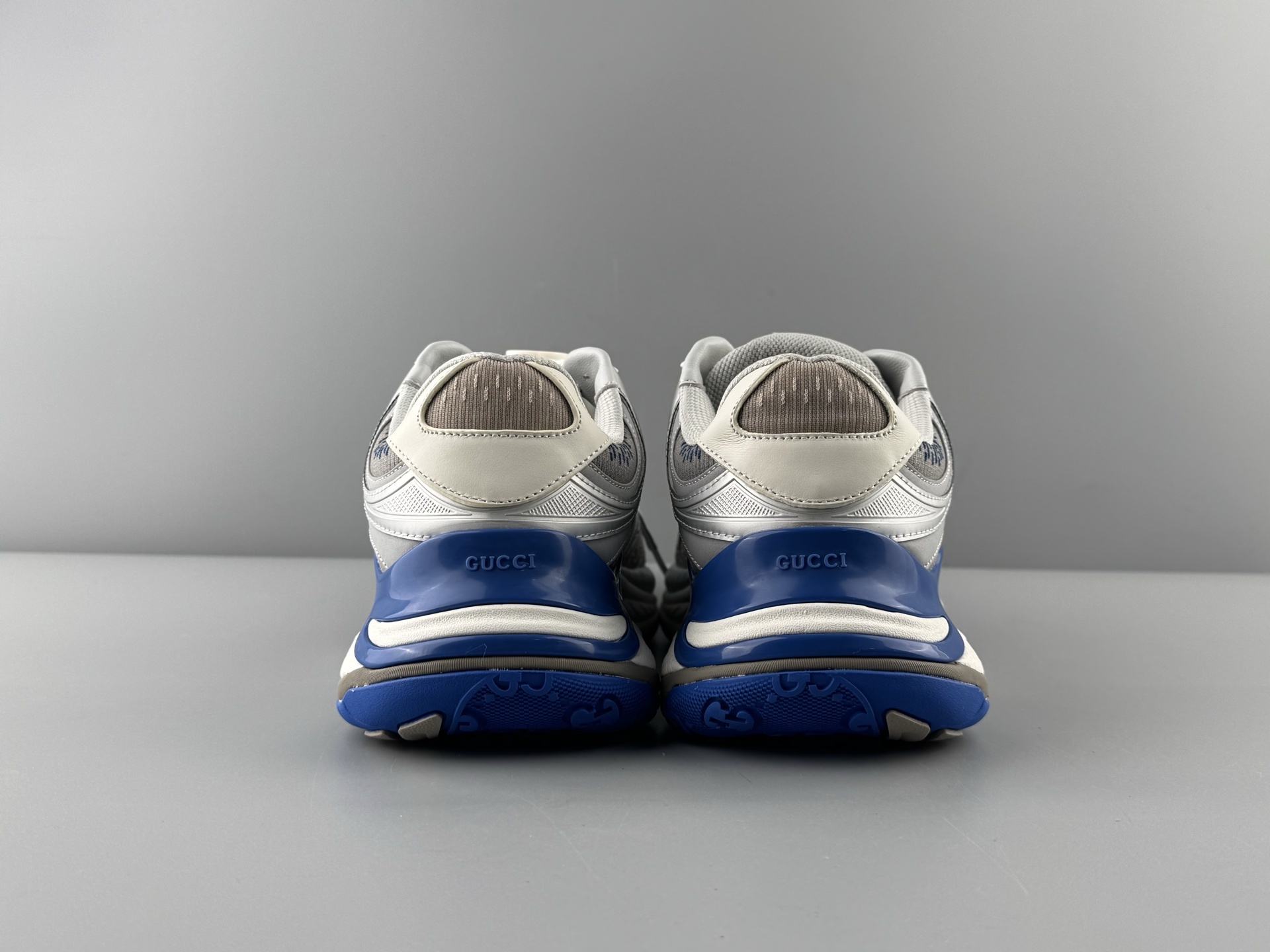 GUCCI Leather Round-Toe Drawstring Low-Top Casual Sneakers (Unisex) Developed using original factory specifications, with all materials sourced from the same suppliers as the authentic manufacturing line for guaranteed premium quality. - Image 13