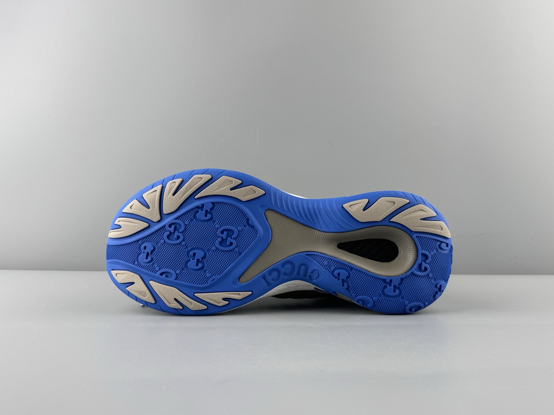 GUCCI Leather Round-Toe Drawstring Low-Top Casual Sneakers (Unisex) Developed using original factory specifications, with all materials sourced from the same suppliers as the authentic manufacturing line for guaranteed premium quality. - Image 16