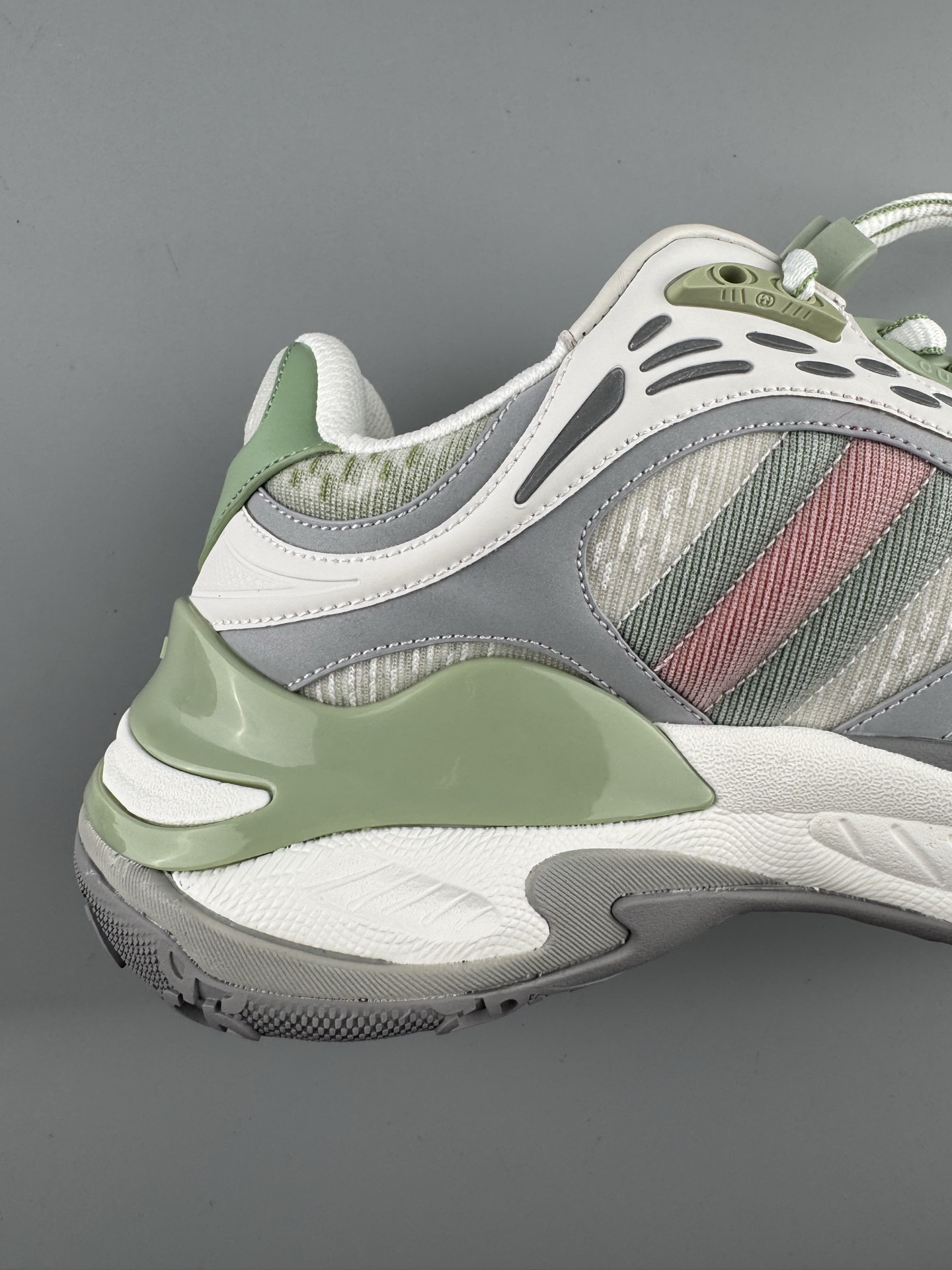 GUCCI Leather Round-Toe Drawstring Low-Top Casual Sneakers (Unisex) Developed using original factory specifications, with all materials sourced from the same suppliers as the authentic manufacturing line for guaranteed premium quality. - Image 7