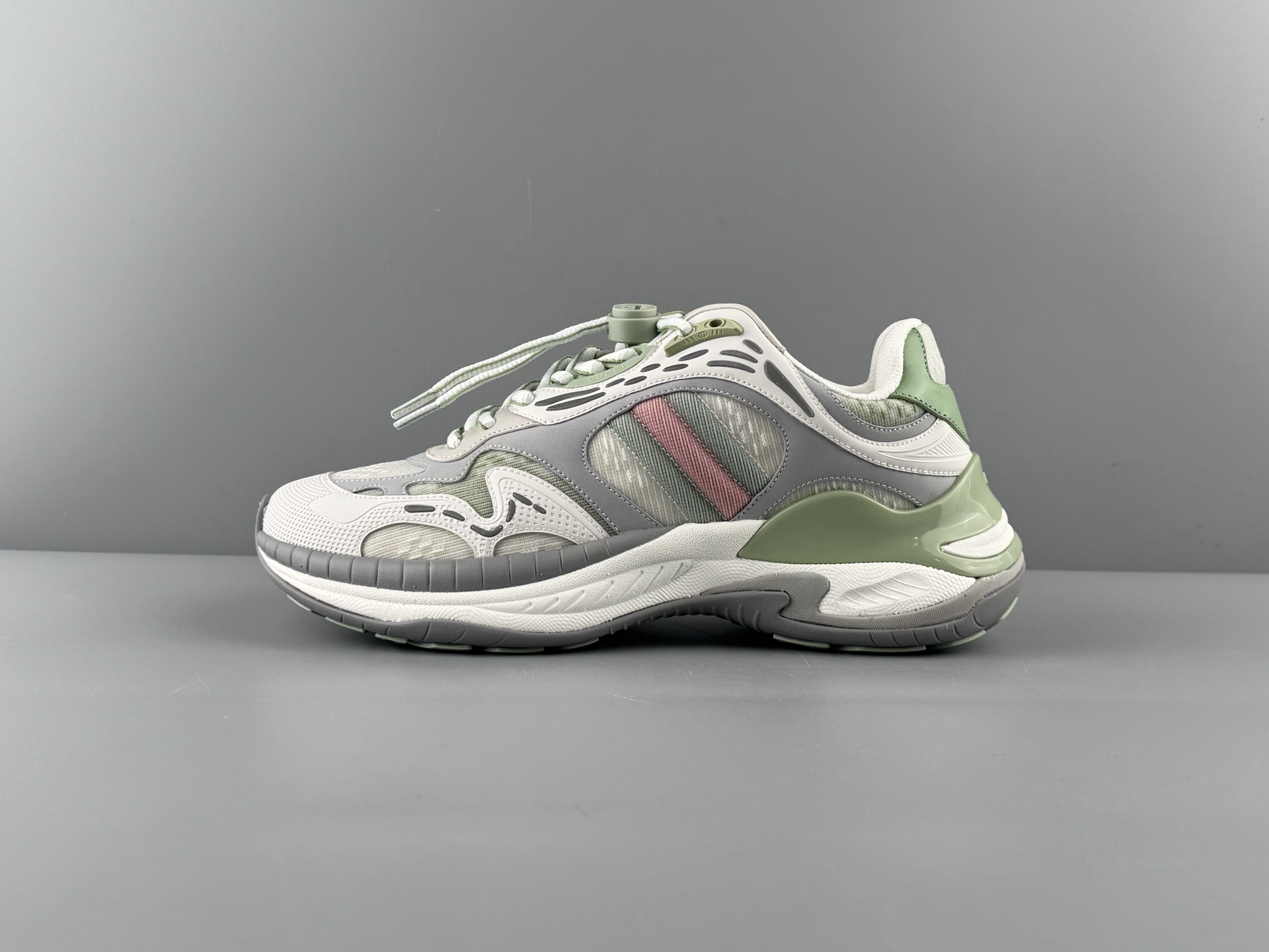 GUCCI Leather Round-Toe Drawstring Low-Top Casual Sneakers (Unisex) Developed using original factory specifications, with all materials sourced from the same suppliers as the authentic manufacturing line for guaranteed premium quality. - Image 14
