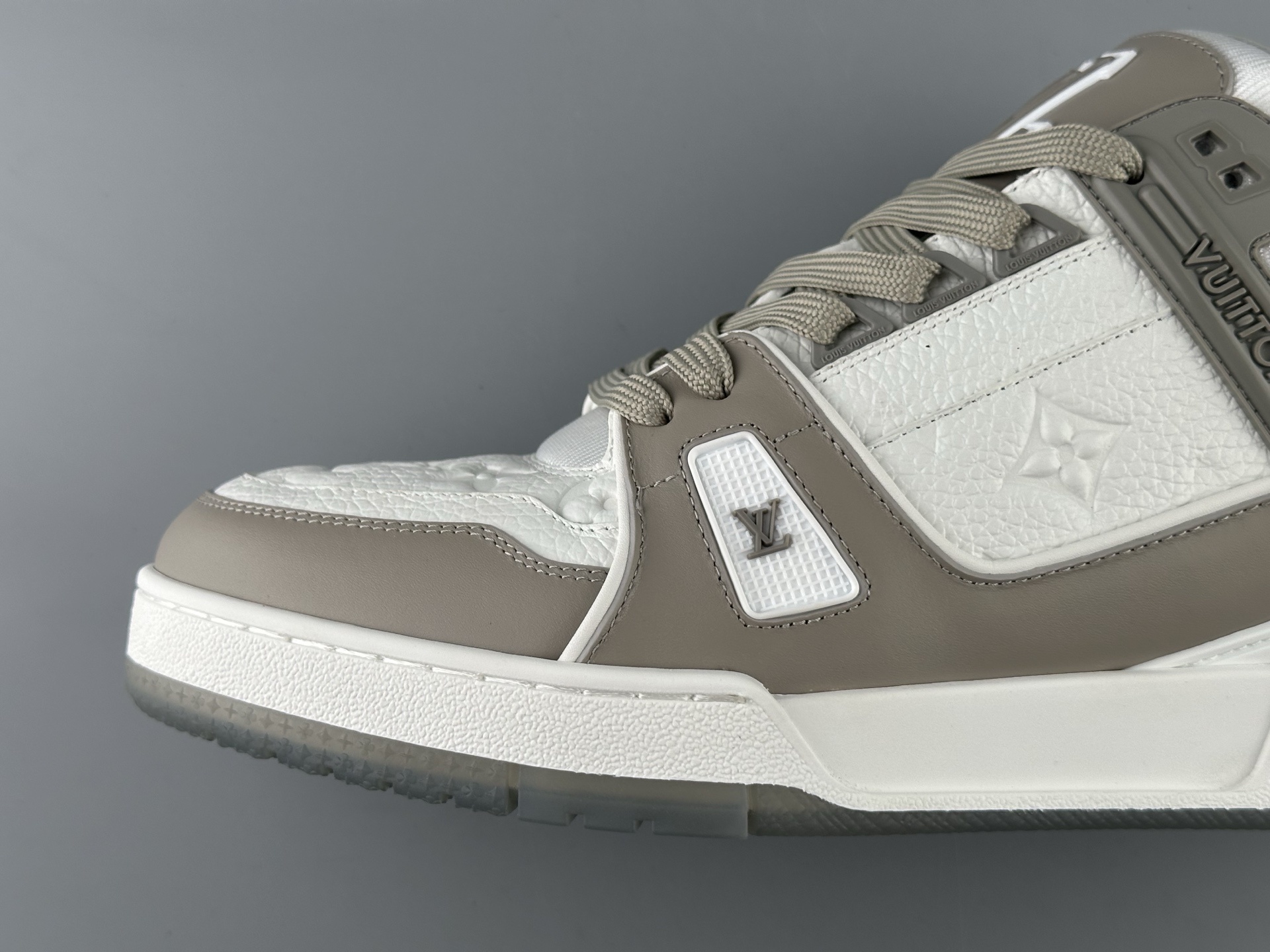 LV Trainer 2025 White-Grey Classic Colorway (Men’s Edition) Version: 2025 latest edition Material: Premium full-grain calf leather with new embossed Monogram detailing - Image 3