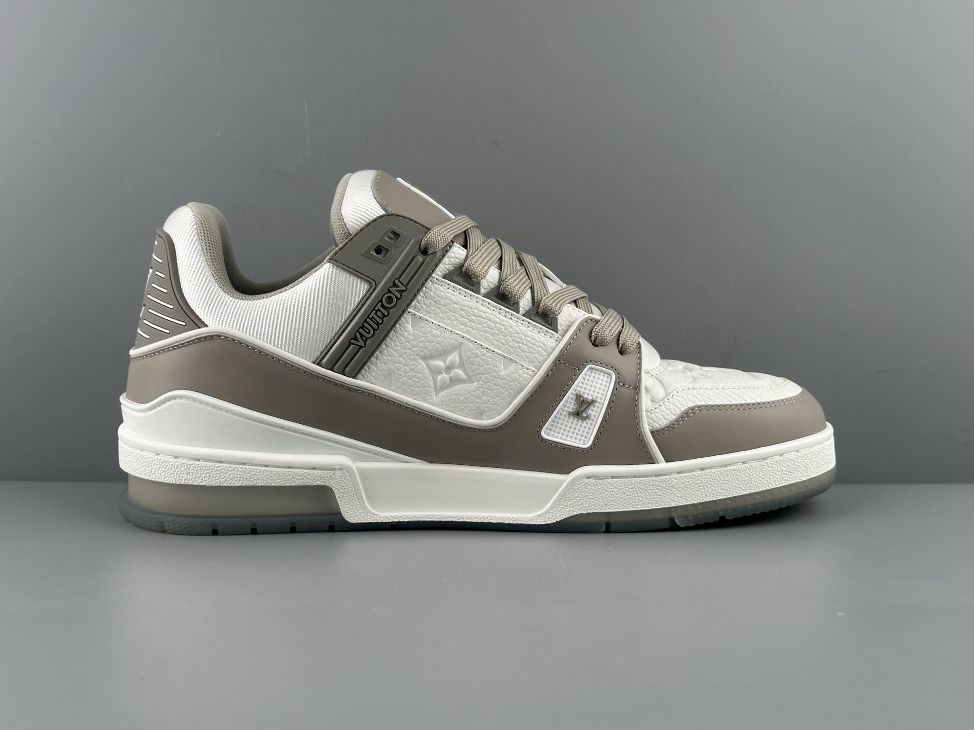 LV Trainer 2025 White-Grey Classic Colorway (Men’s Edition) Version: 2025 latest edition Material: Premium full-grain calf leather with new embossed Monogram detailing - Image 11