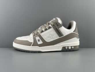 LV Trainer 2025 White-Grey Classic Colorway (Men’s Edition) Version: 2025 latest edition Material: Premium full-grain calf leather with new embossed Monogram detailing