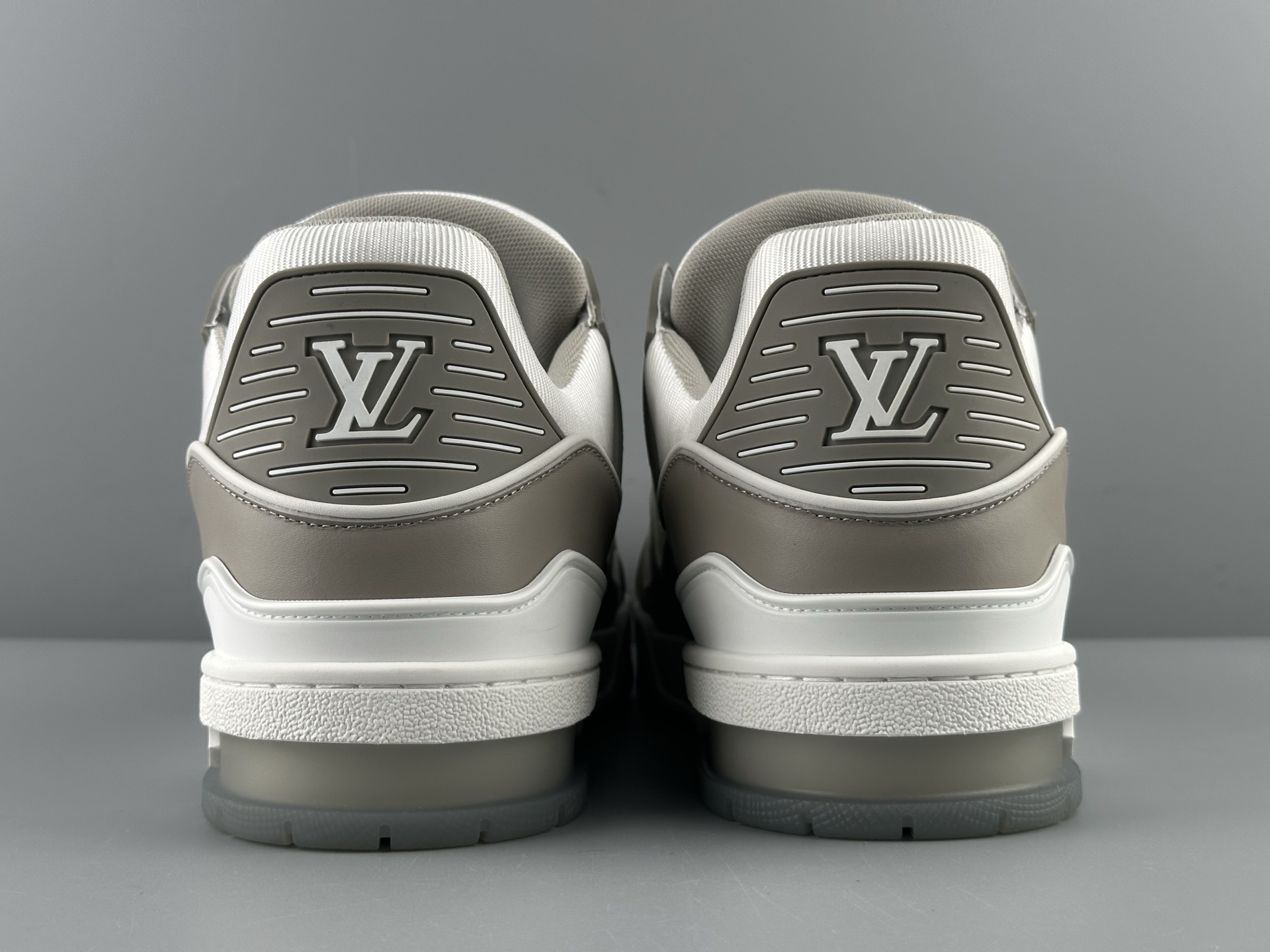 LV Trainer 2025 White-Grey Classic Colorway (Men’s Edition) Version: 2025 latest edition Material: Premium full-grain calf leather with new embossed Monogram detailing - Image 16