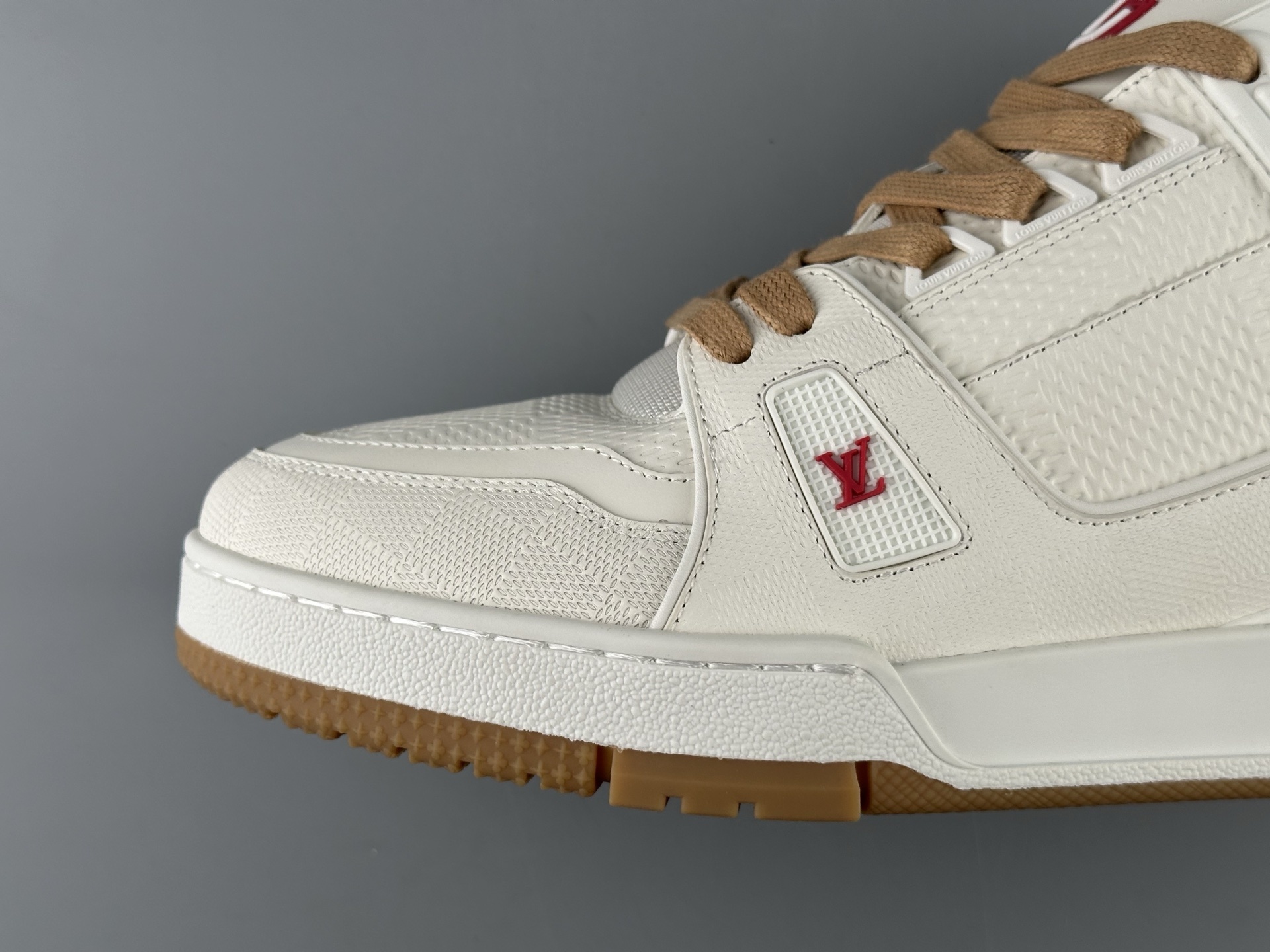 LV Trainer 2025 White-Grey Classic Colorway (Men’s Edition) Version: 2025 latest edition Material: Premium full-grain calf leather with new embossed Monogram detailing - Image 2