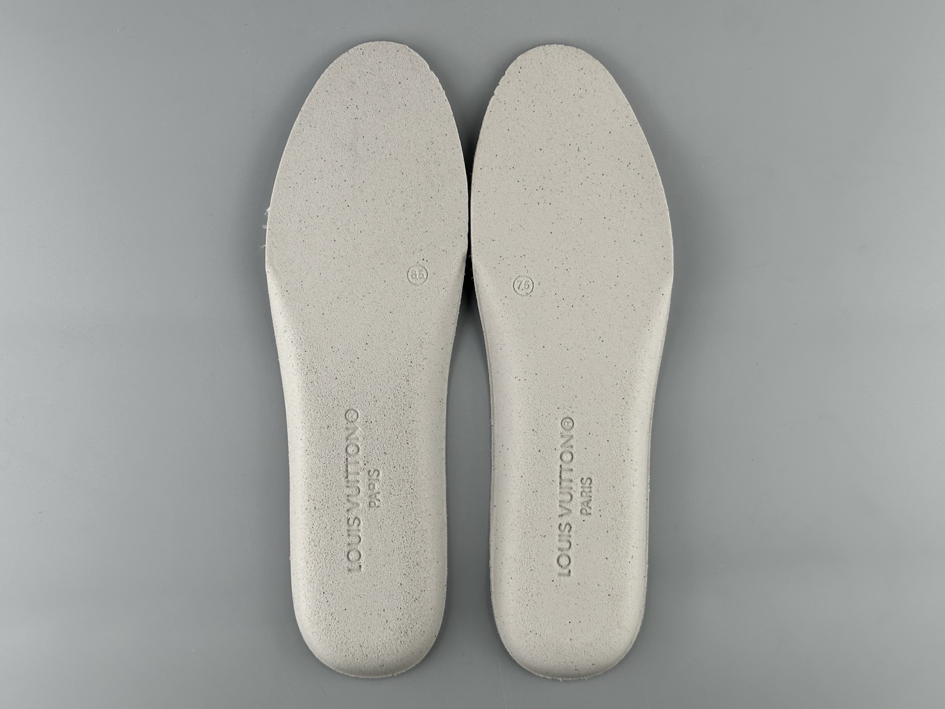 LV Trainer 2025 White-Grey Classic Colorway (Men’s Edition) Version: 2025 latest edition Material: Premium full-grain calf leather with new embossed Monogram detailing - Image 7