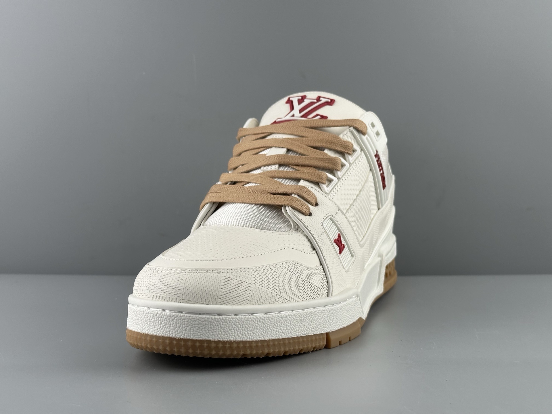 LV Trainer 2025 White-Grey Classic Colorway (Men’s Edition) Version: 2025 latest edition Material: Premium full-grain calf leather with new embossed Monogram detailing - Image 10