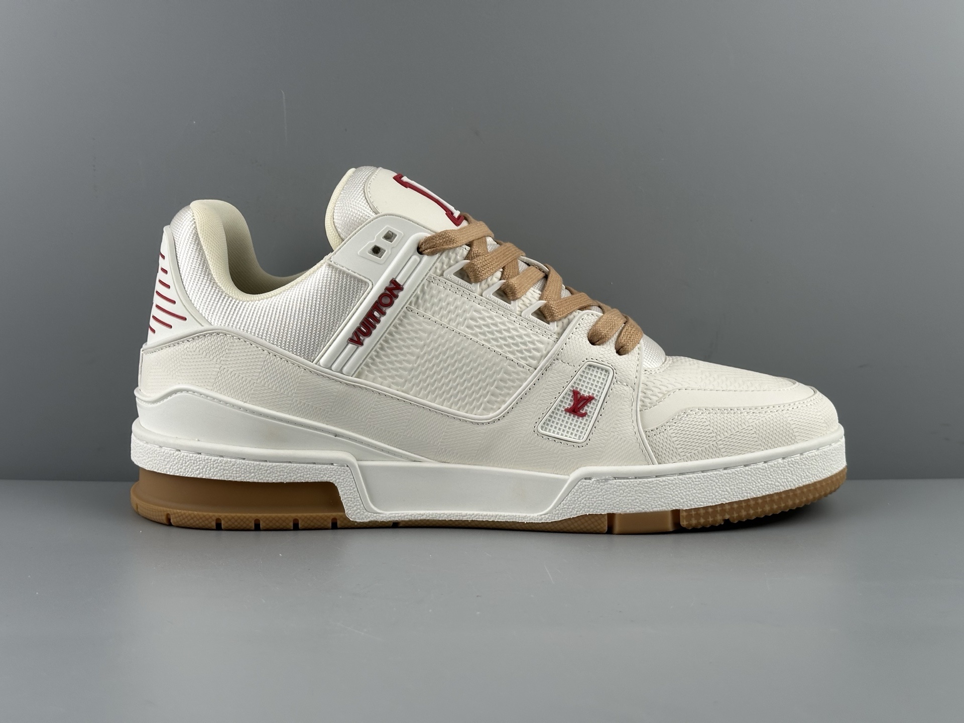 LV Trainer 2025 White-Grey Classic Colorway (Men’s Edition) Version: 2025 latest edition Material: Premium full-grain calf leather with new embossed Monogram detailing - Image 11