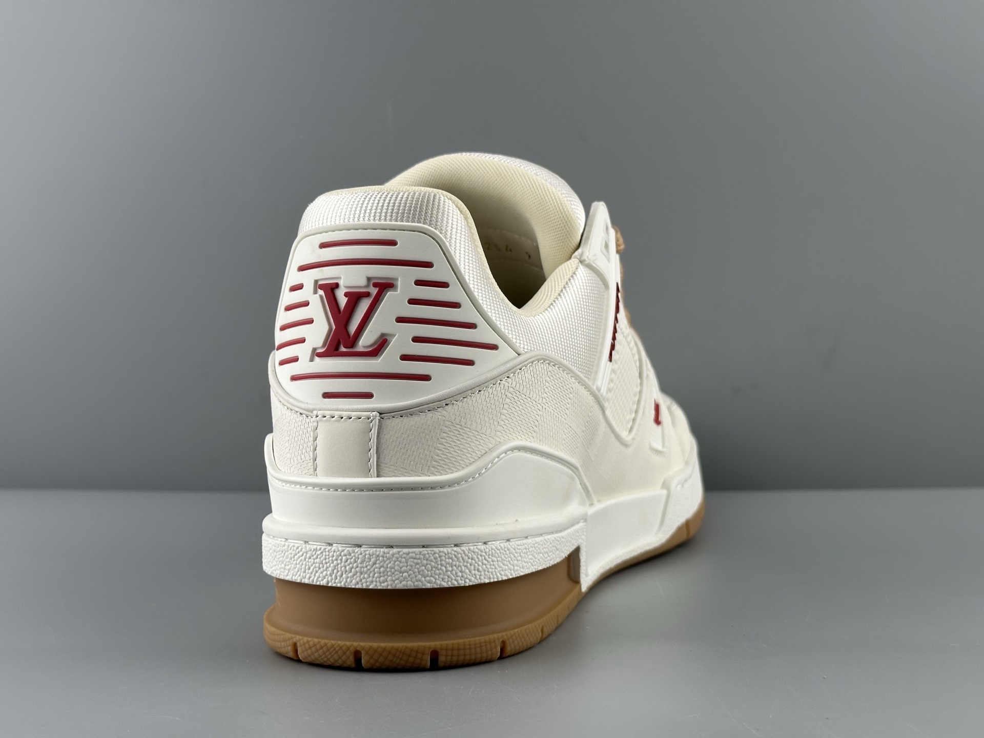 LV Trainer 2025 White-Grey Classic Colorway (Men’s Edition) Version: 2025 latest edition Material: Premium full-grain calf leather with new embossed Monogram detailing - Image 12