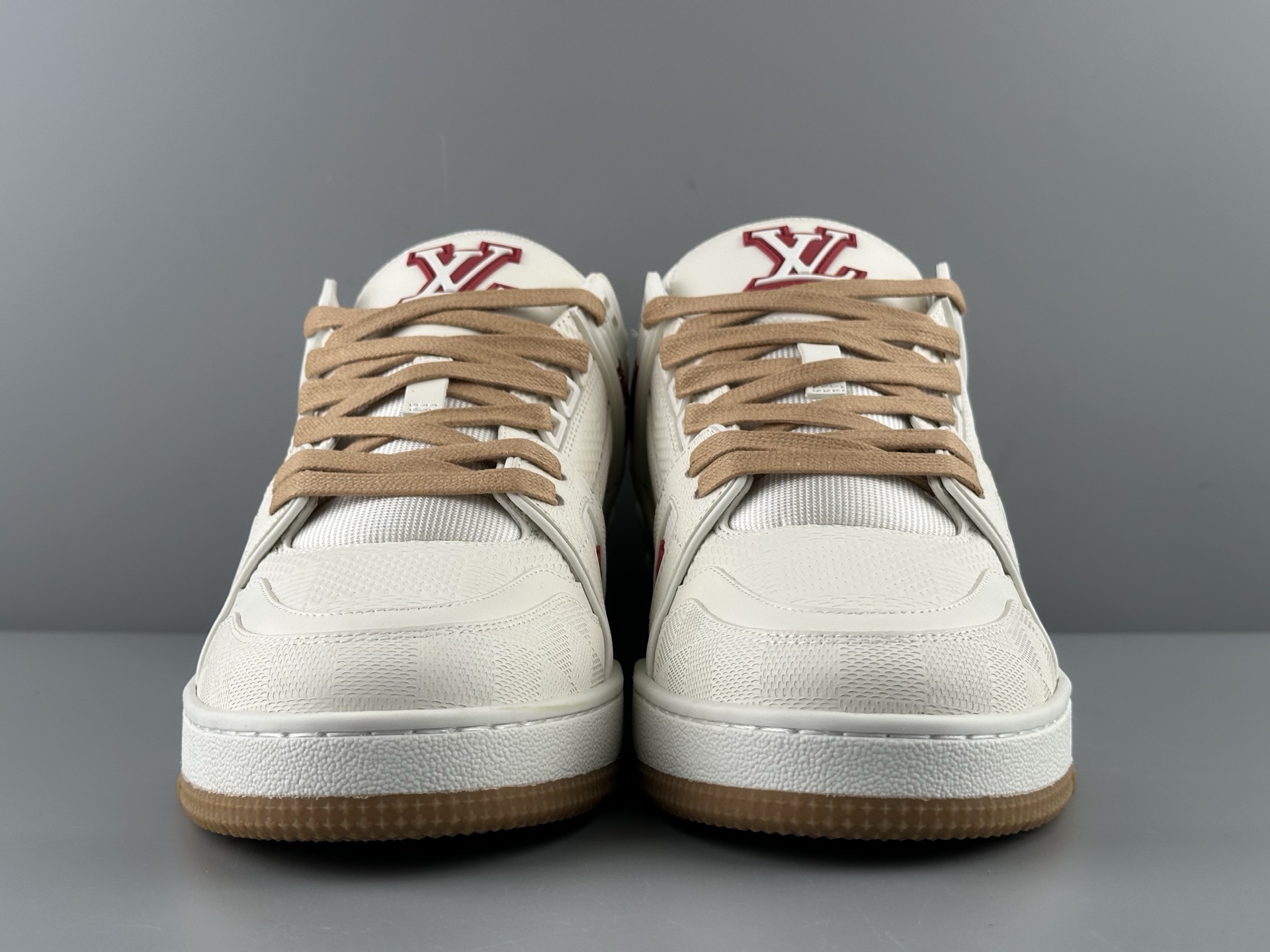 LV Trainer 2025 White-Grey Classic Colorway (Men’s Edition) Version: 2025 latest edition Material: Premium full-grain calf leather with new embossed Monogram detailing - Image 15