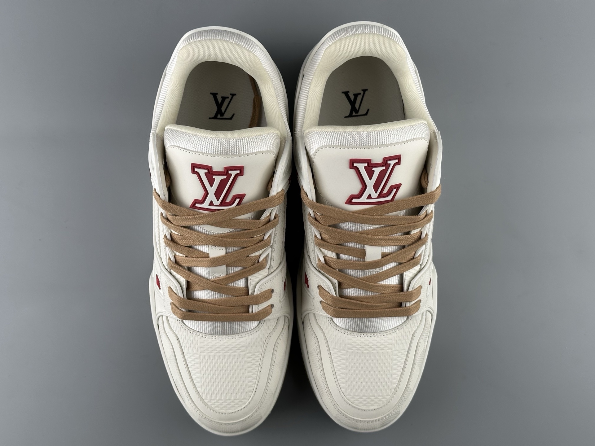 LV Trainer 2025 White-Grey Classic Colorway (Men’s Edition) Version: 2025 latest edition Material: Premium full-grain calf leather with new embossed Monogram detailing - Image 16