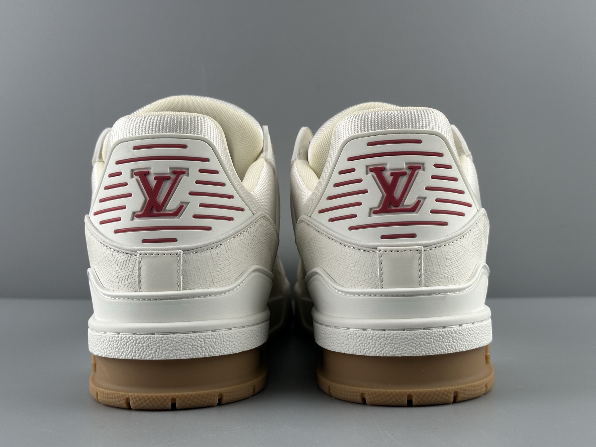 LV Trainer 2025 White-Grey Classic Colorway (Men’s Edition) Version: 2025 latest edition Material: Premium full-grain calf leather with new embossed Monogram detailing - Image 17