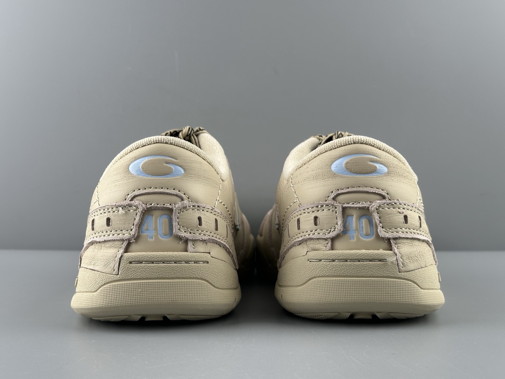 Balenciaga HAMPTONS WORN-OUT – Round-toe lace-up low-top casual sneakers, couple’s style. Features independent custom mold sole with original factory distressing technique. - Image 8