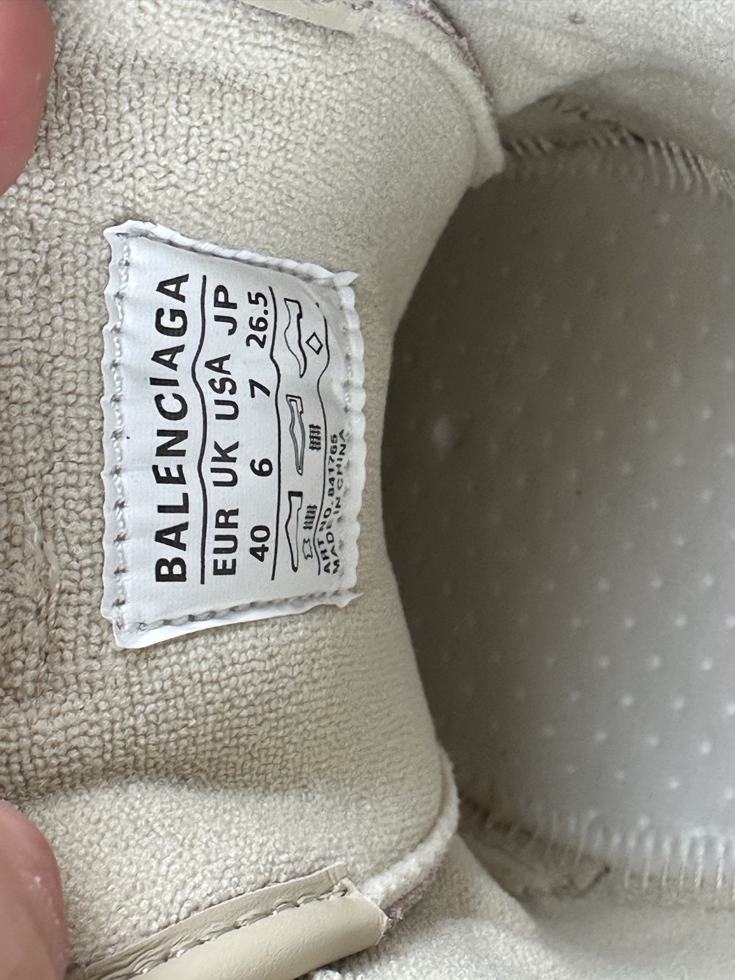 Balenciaga HAMPTONS WORN-OUT – Round-toe lace-up low-top casual sneakers, couple’s style. Features independent custom mold sole with original factory distressing technique. - Image 11