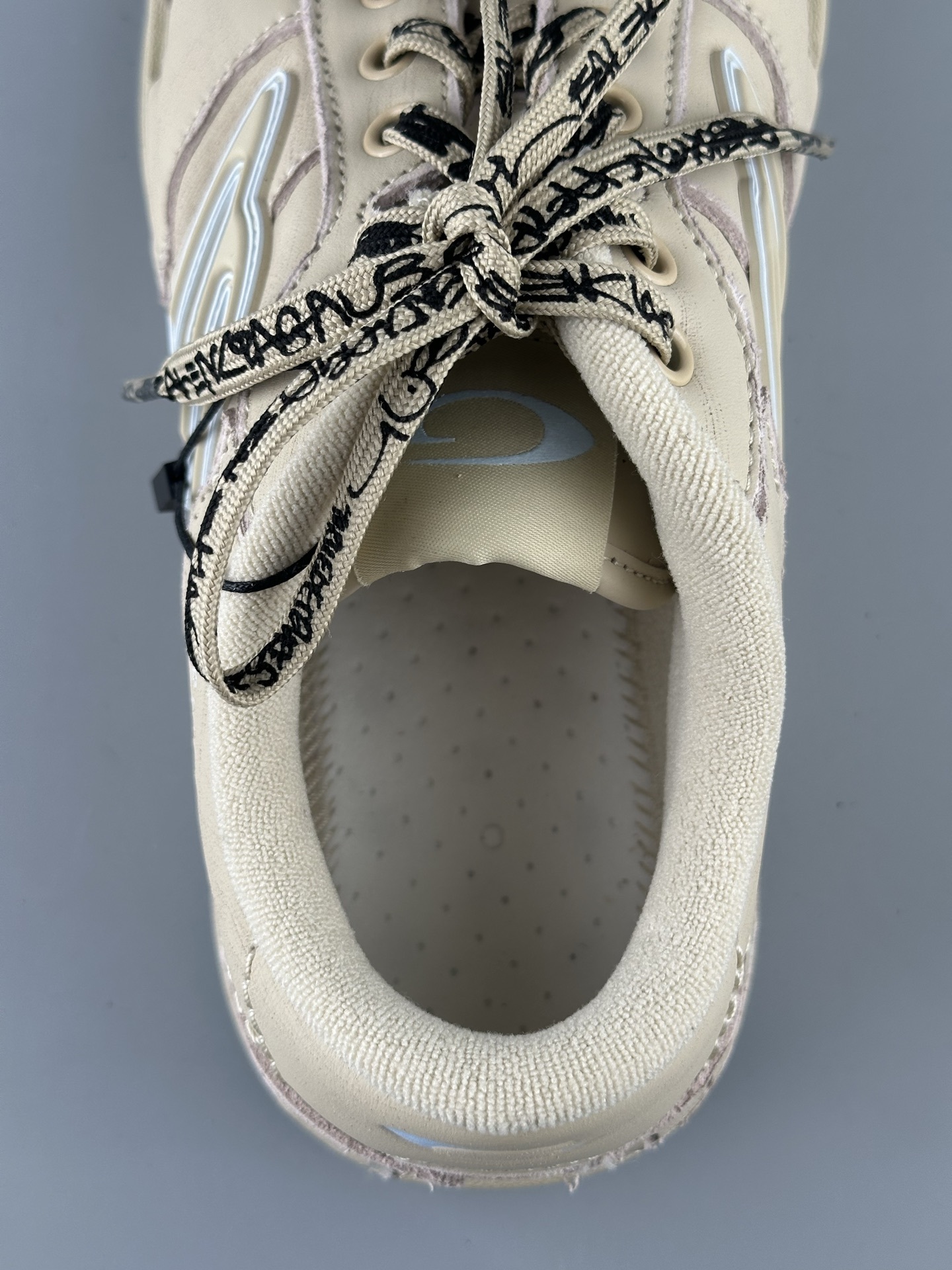 Balenciaga HAMPTONS WORN-OUT – Round-toe lace-up low-top casual sneakers, couple’s style. Features independent custom mold sole with original factory distressing technique. - Image 13